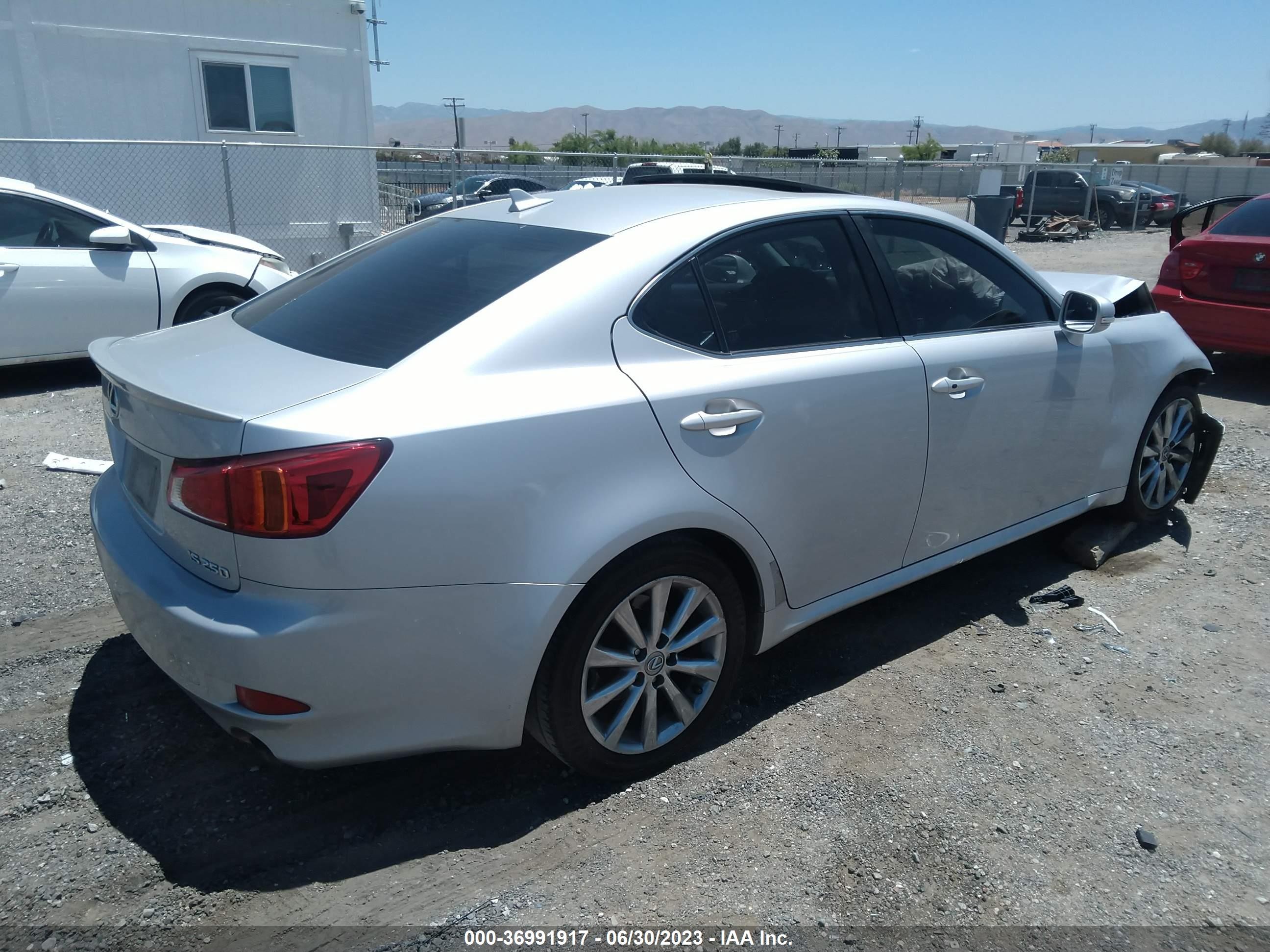 Photo 3 VIN: JTHBF5C29A5117354 - LEXUS IS 