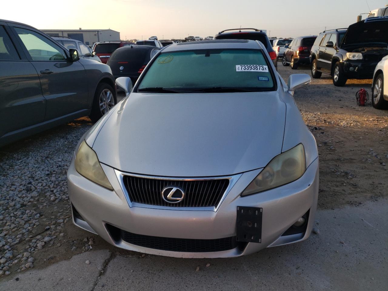 Photo 4 VIN: JTHBF5C29B5137802 - LEXUS IS 