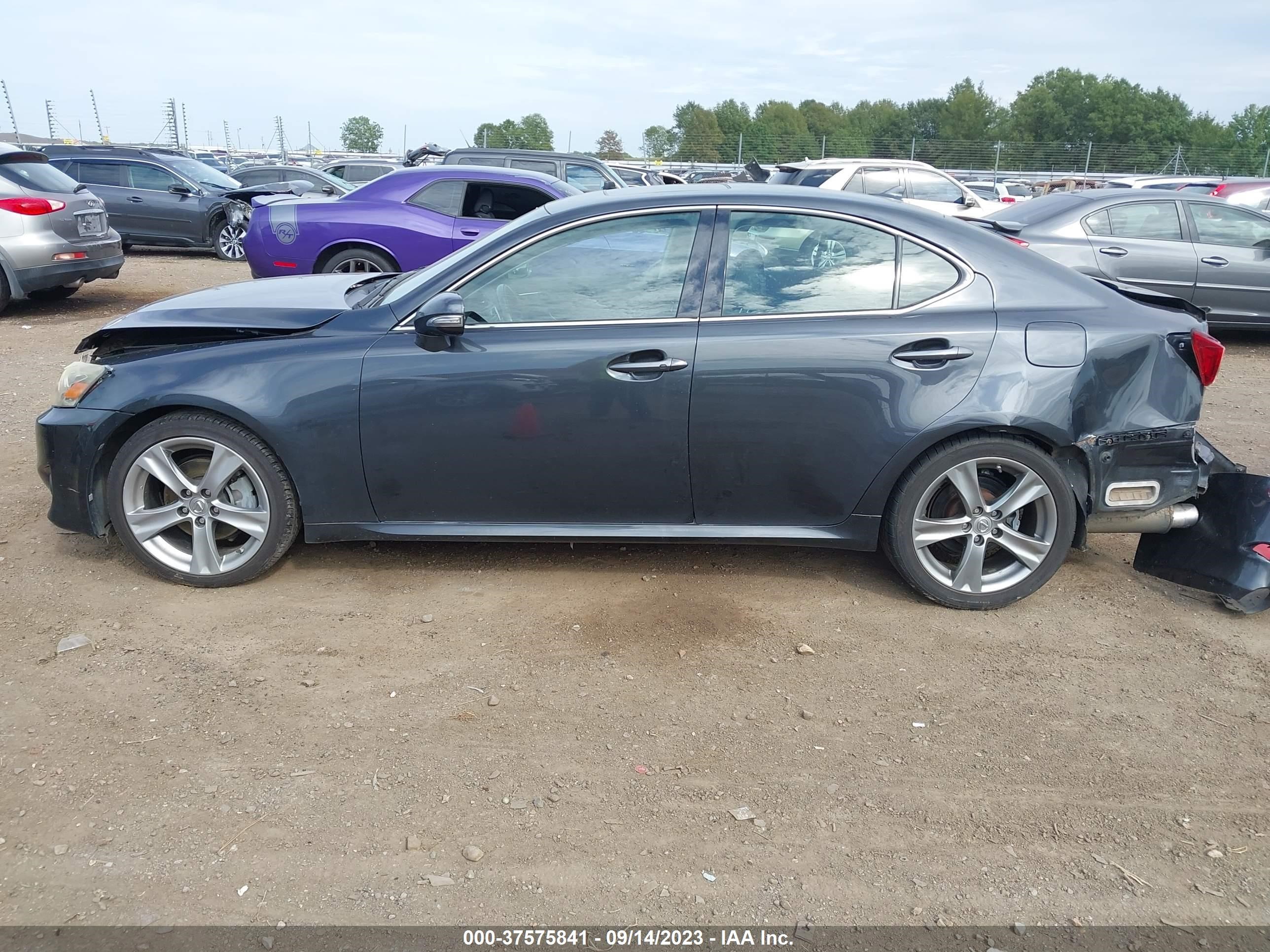 Photo 14 VIN: JTHBF5C29B5139873 - LEXUS IS 