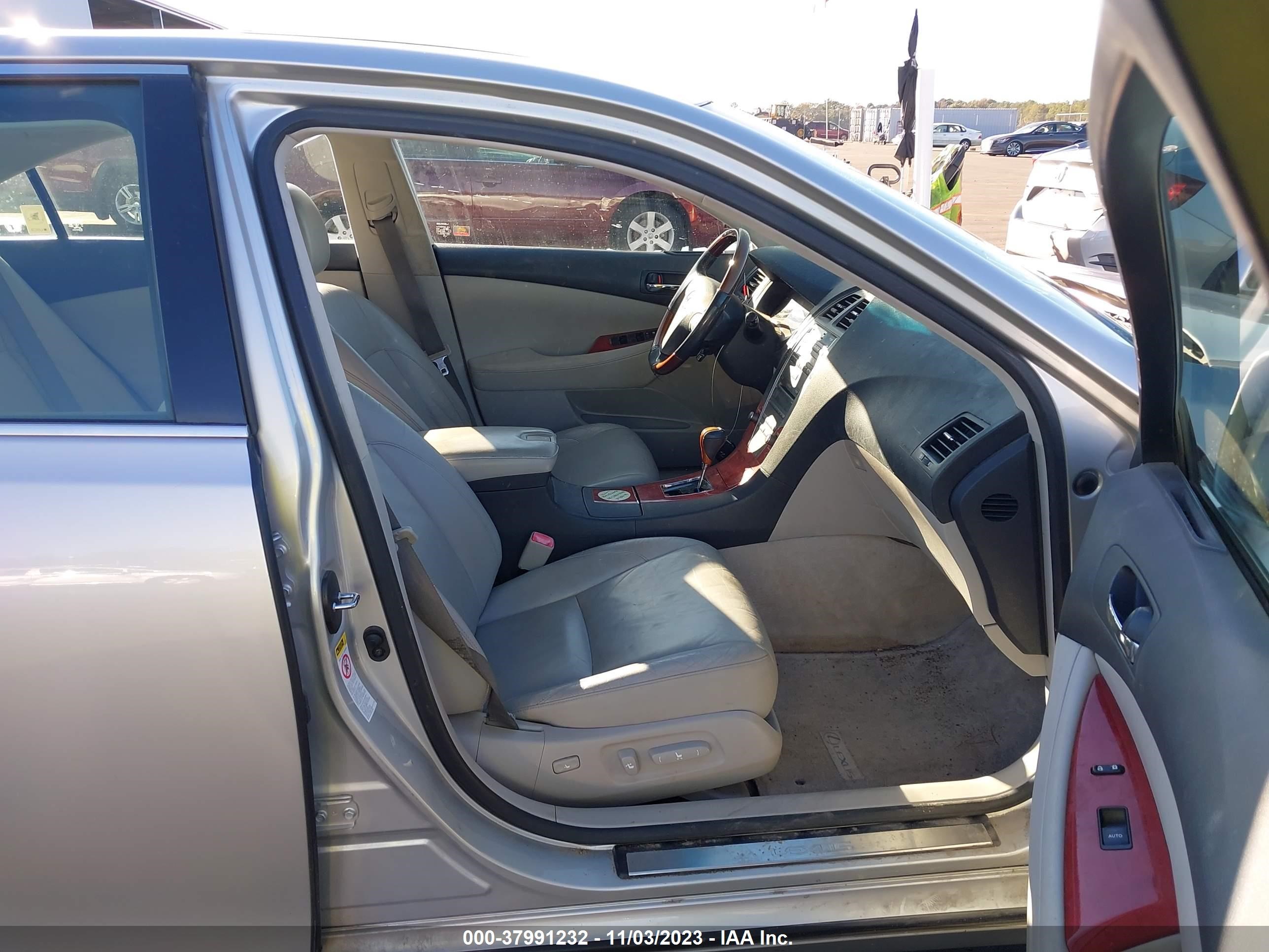 Photo 4 VIN: JTHBJ46G072105507 - LEXUS ES 