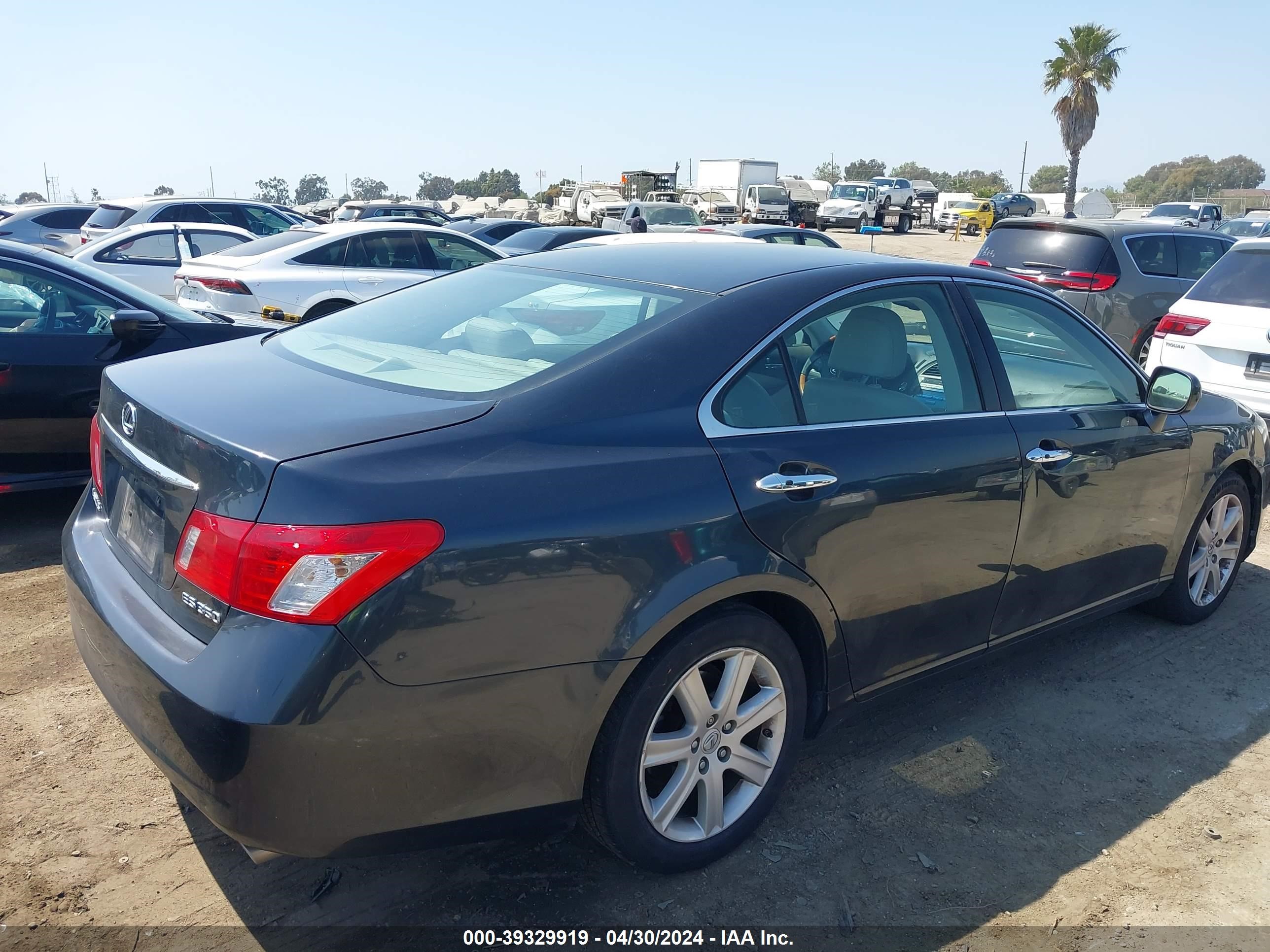 Photo 3 VIN: JTHBJ46G072147224 - LEXUS ES 