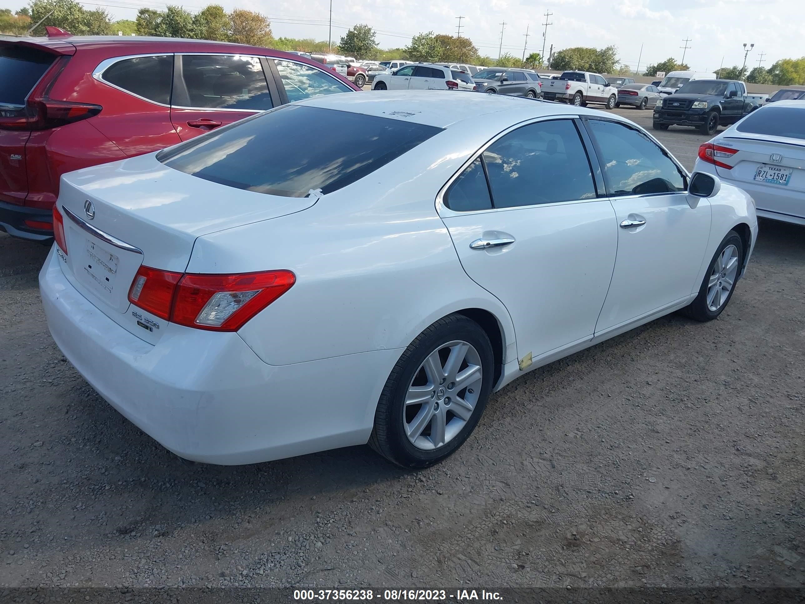 Photo 3 VIN: JTHBJ46G082182606 - LEXUS ES 