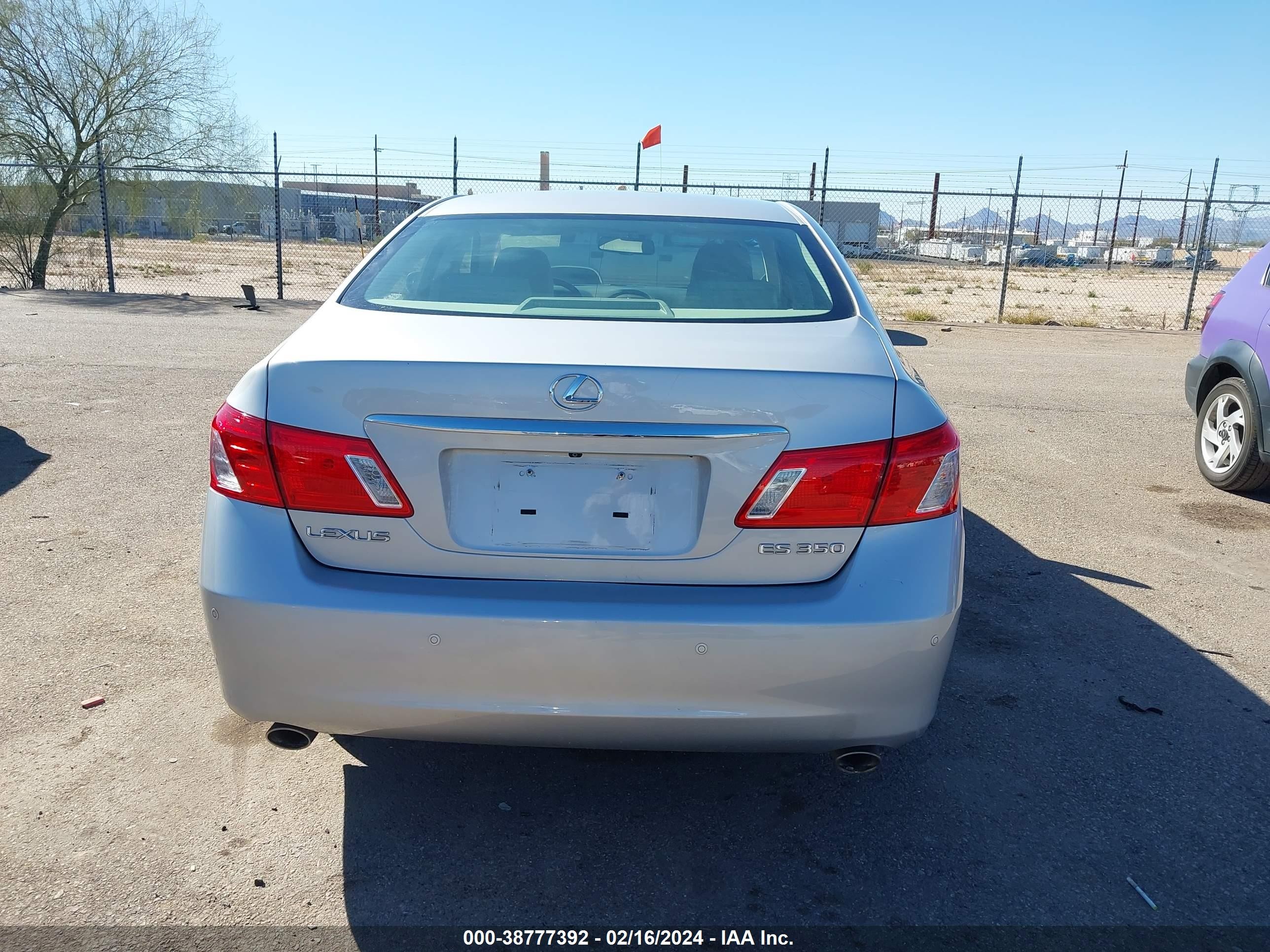 Photo 16 VIN: JTHBJ46G082186865 - LEXUS ES 