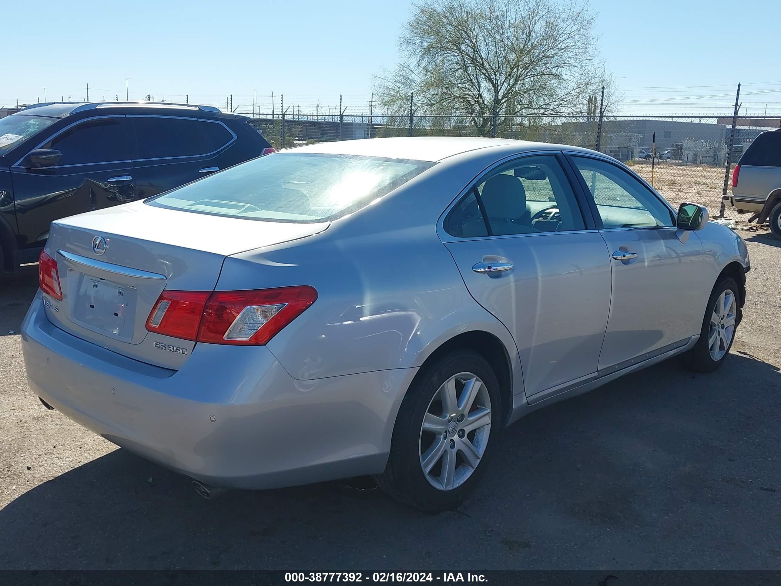 Photo 3 VIN: JTHBJ46G082186865 - LEXUS ES 