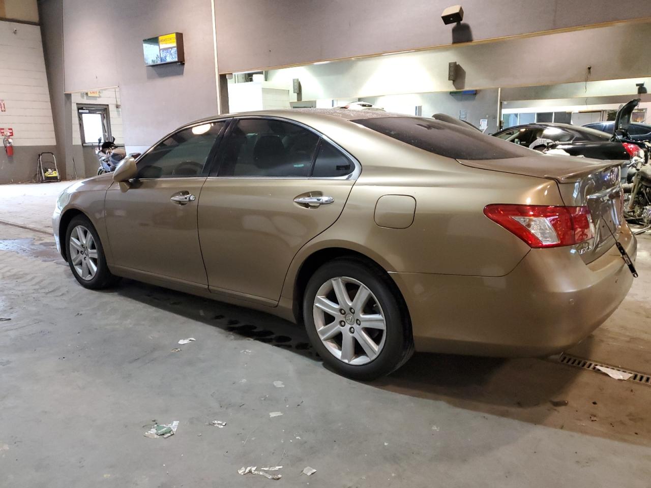 Photo 1 VIN: JTHBJ46G172016819 - LEXUS ES 