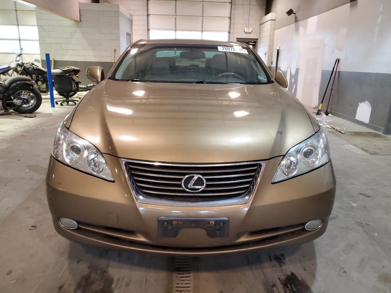 Photo 4 VIN: JTHBJ46G172016819 - LEXUS ES 