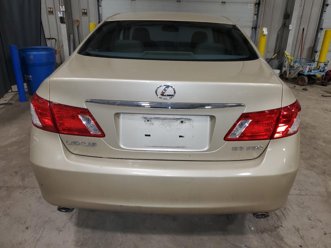 Photo 5 VIN: JTHBJ46G172079113 - LEXUS ES 