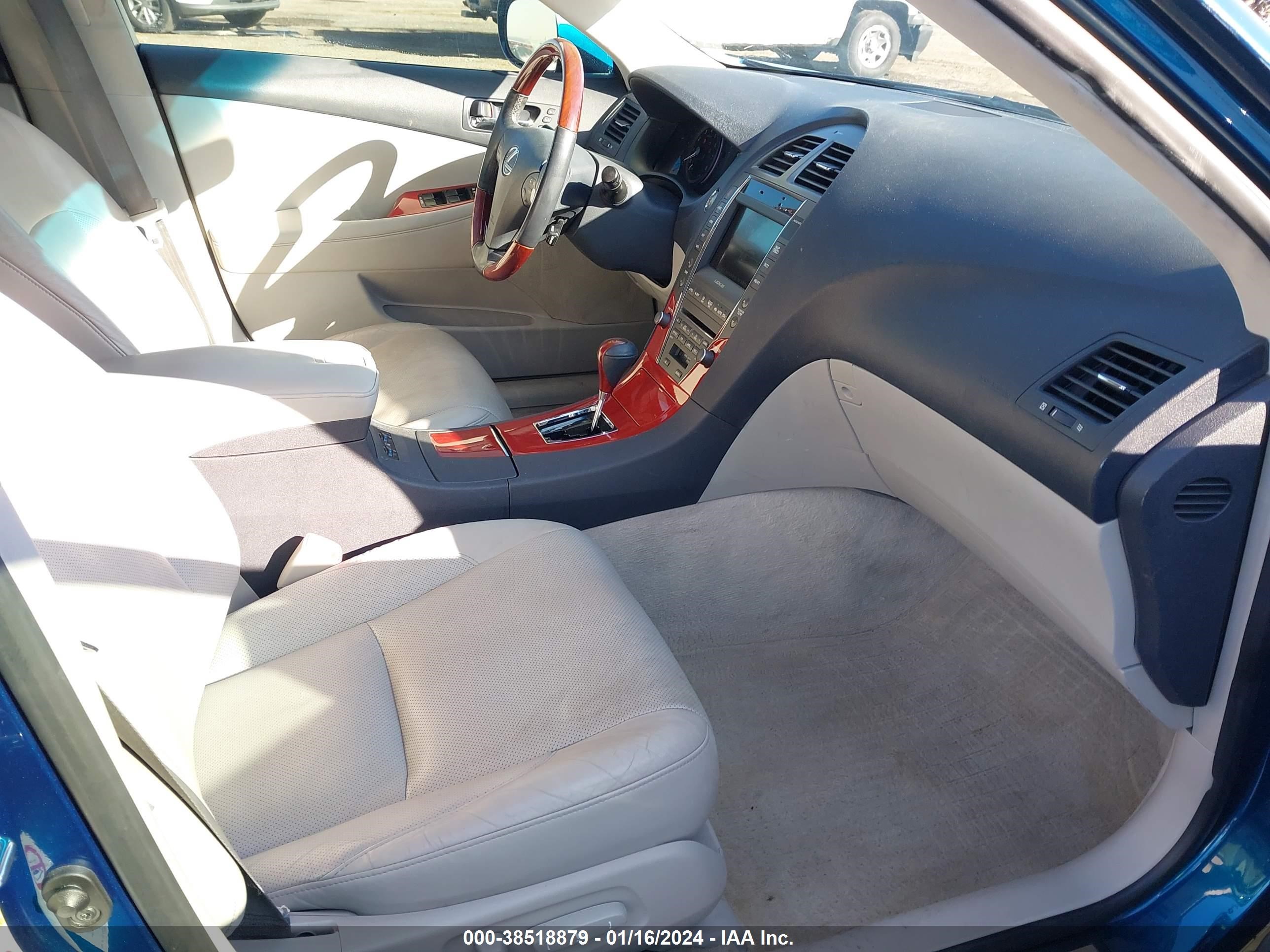 Photo 4 VIN: JTHBJ46G172137804 - LEXUS ES 