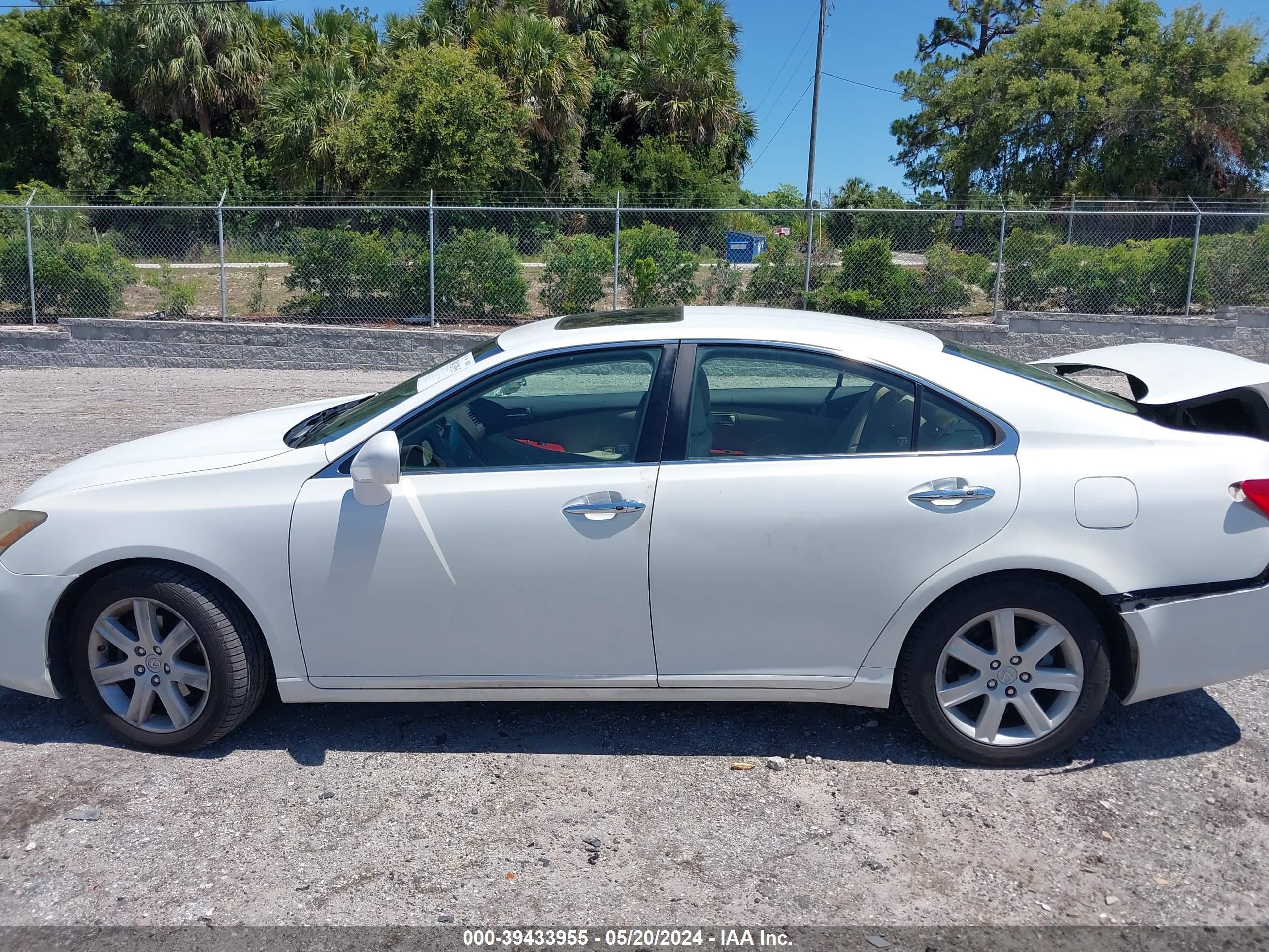 Photo 13 VIN: JTHBJ46G172142033 - LEXUS ES 