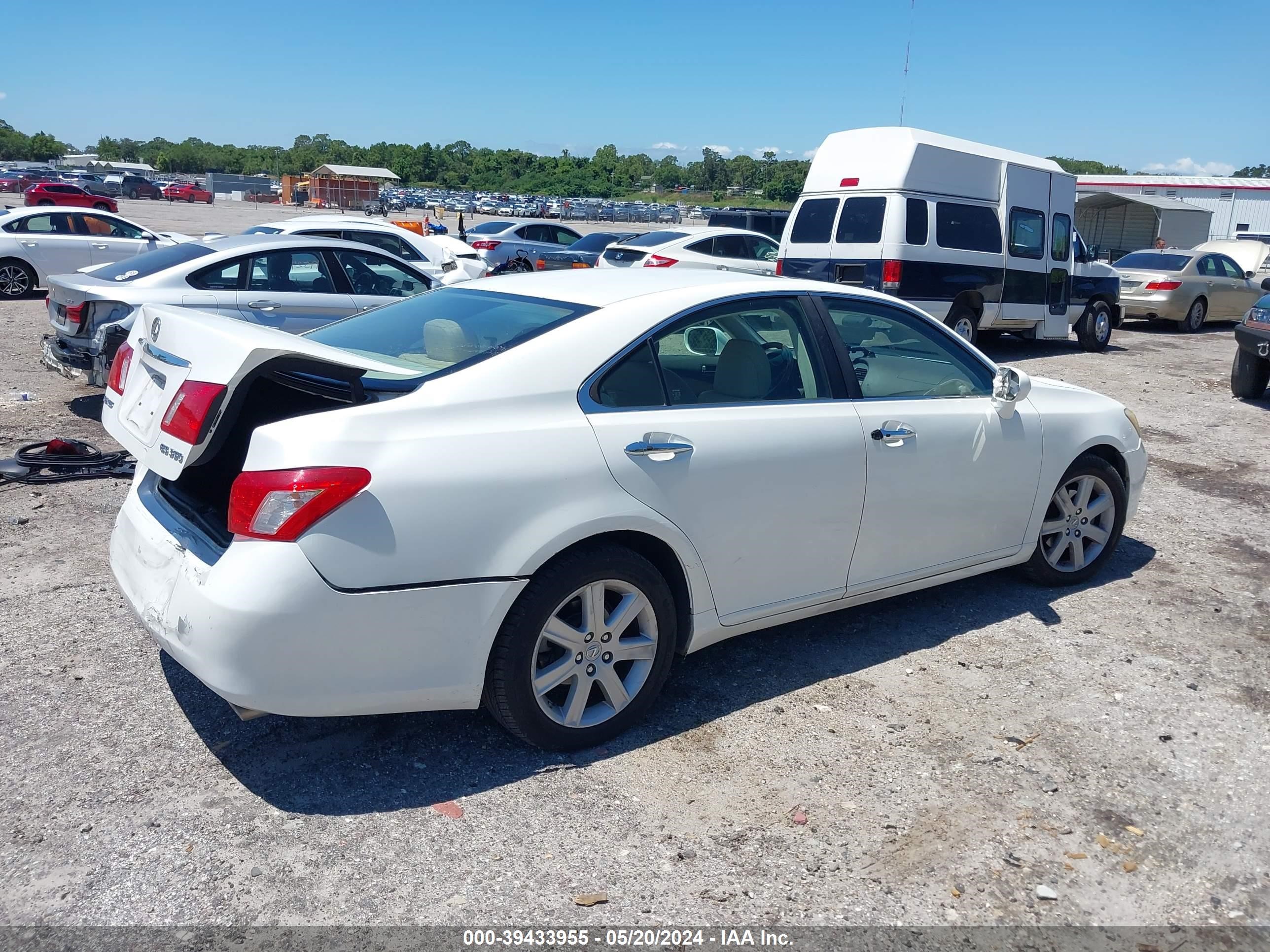 Photo 3 VIN: JTHBJ46G172142033 - LEXUS ES 