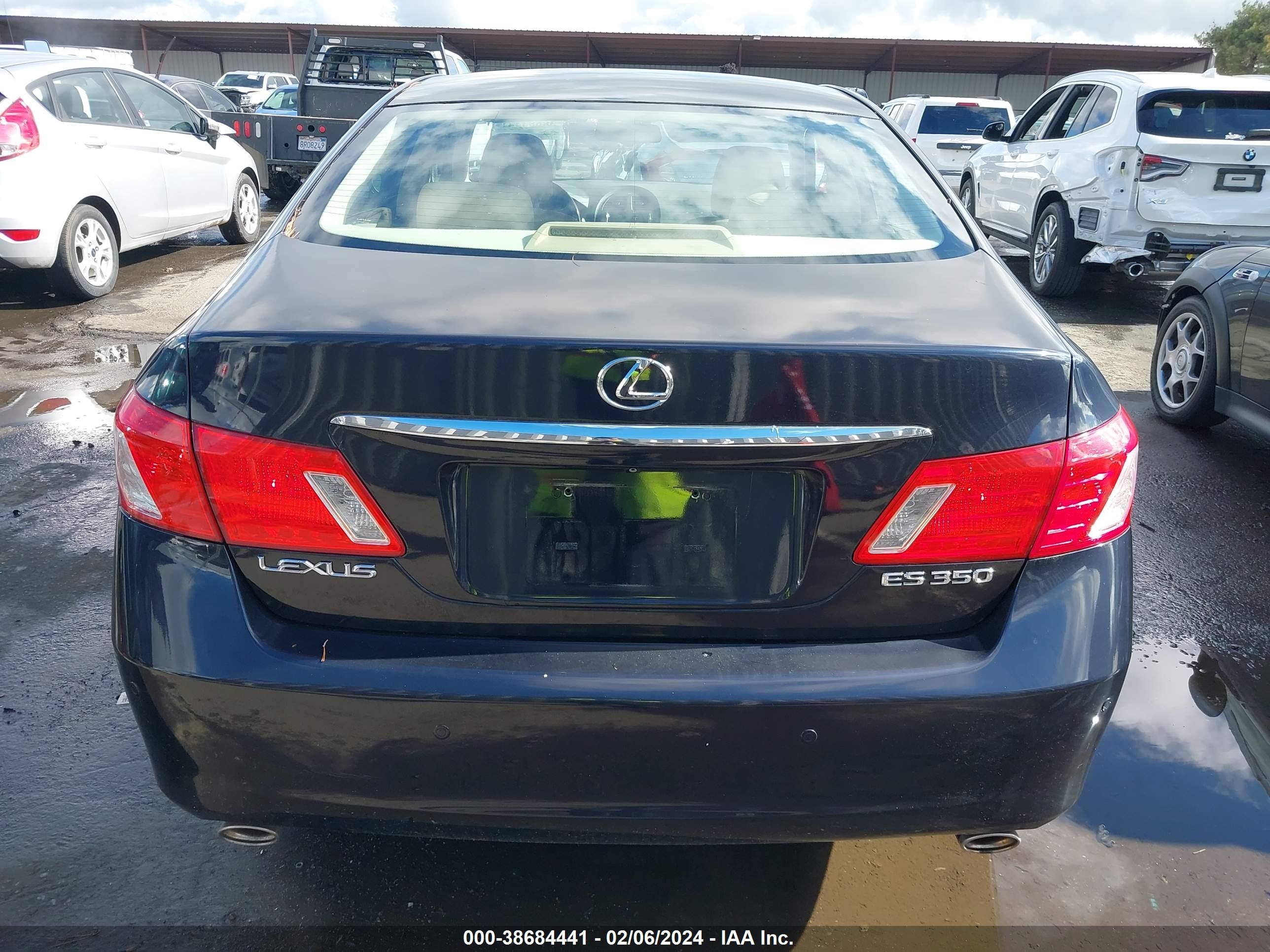 Photo 15 VIN: JTHBJ46G182173638 - LEXUS ES 