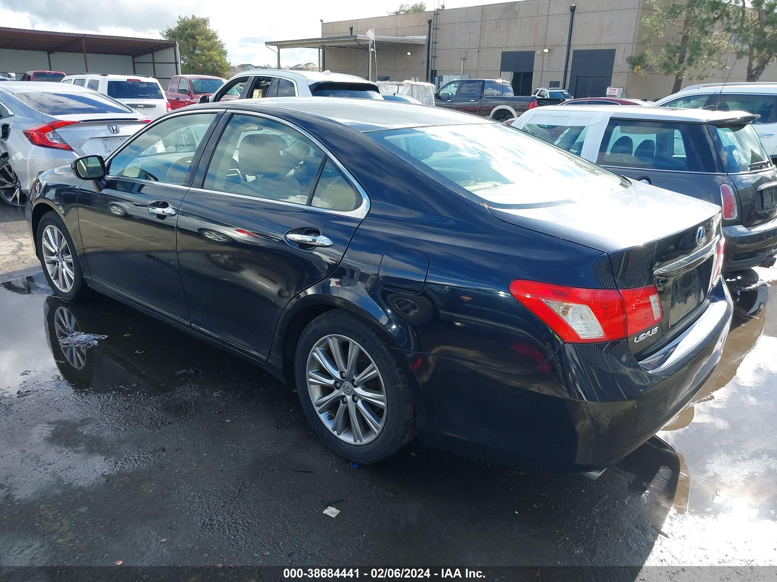 Photo 2 VIN: JTHBJ46G182173638 - LEXUS ES 