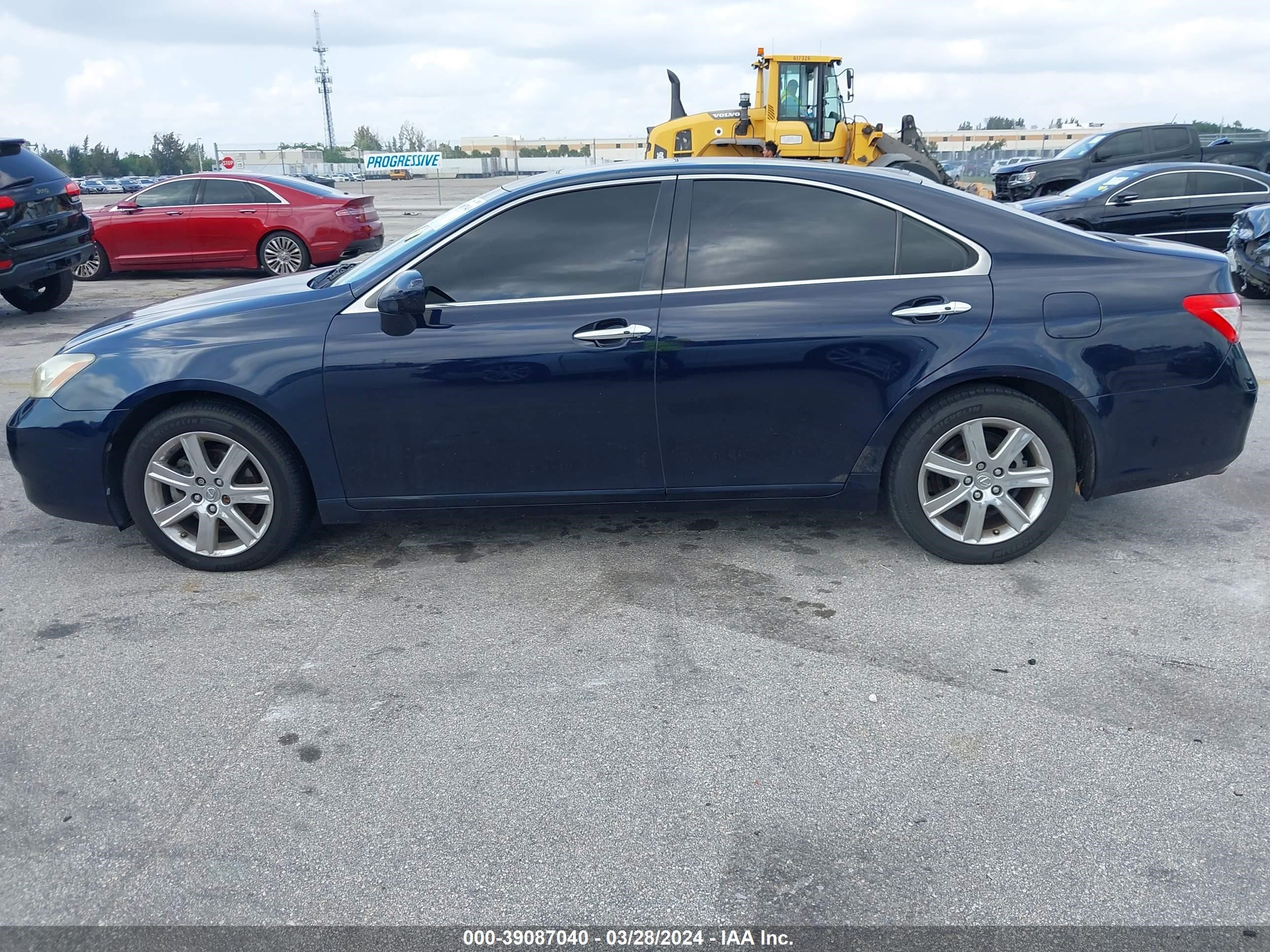 Photo 13 VIN: JTHBJ46G182193761 - LEXUS ES 