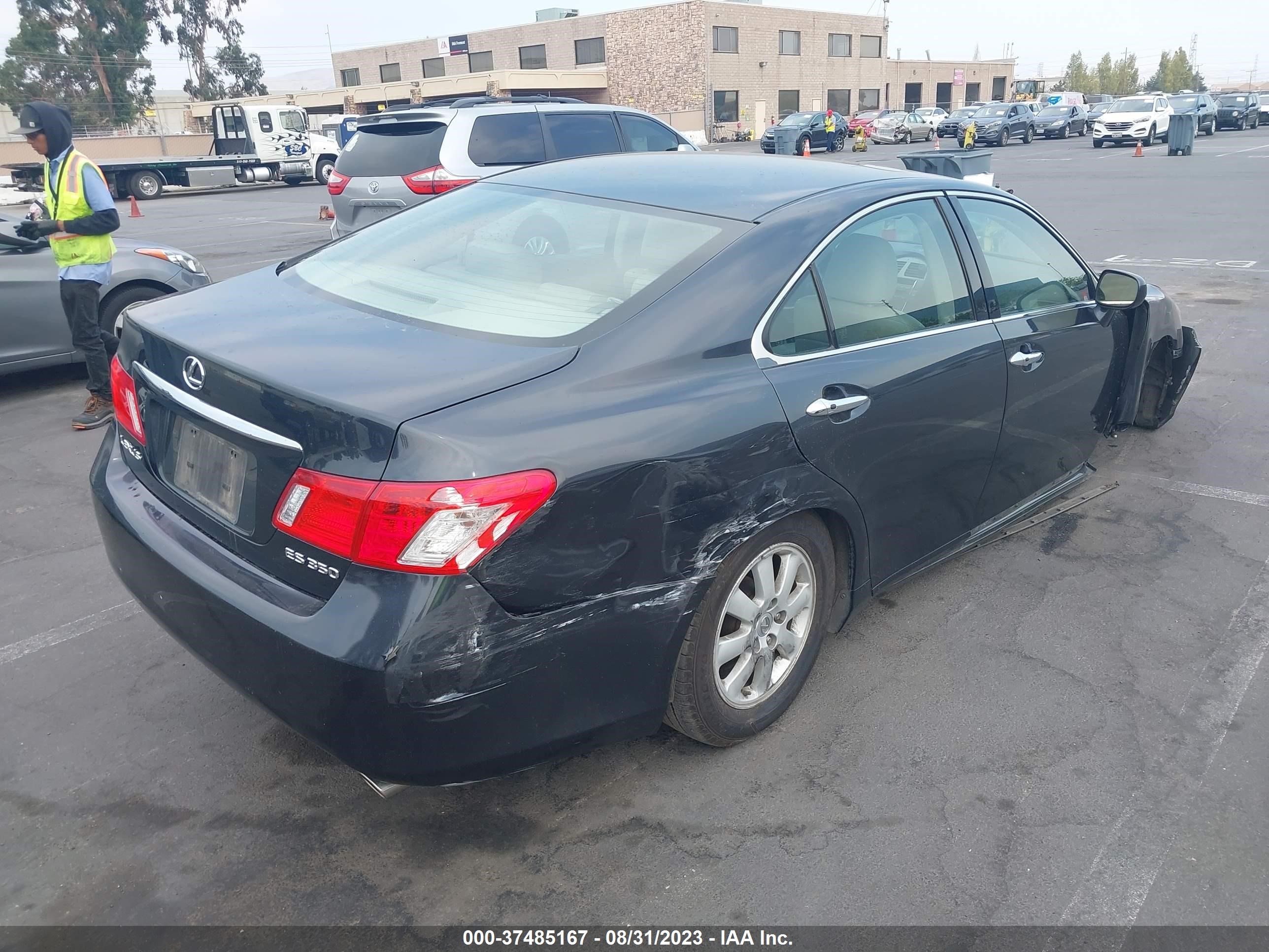 Photo 3 VIN: JTHBJ46G182196319 - LEXUS ES 