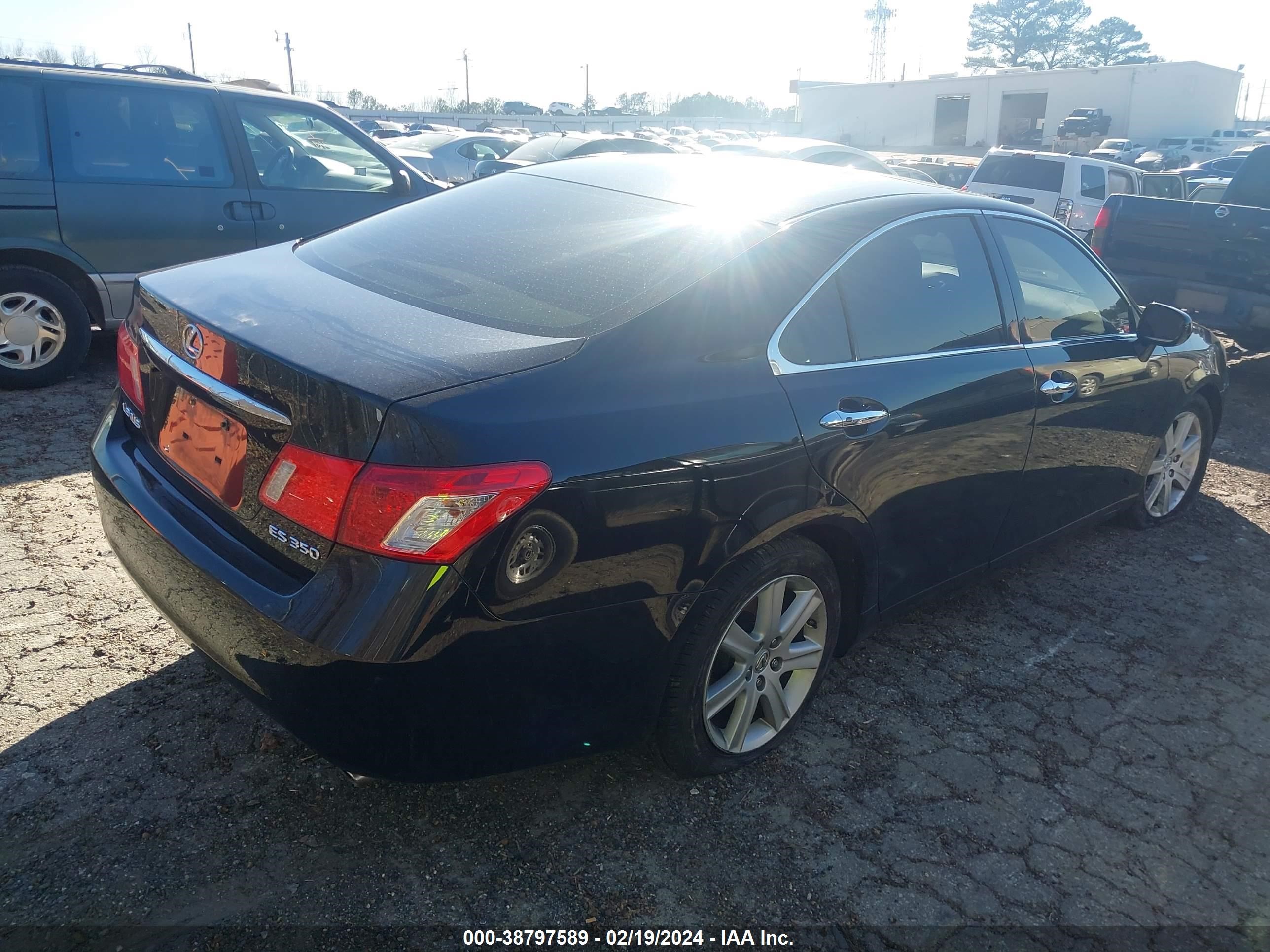 Photo 3 VIN: JTHBJ46G182212311 - LEXUS ES 