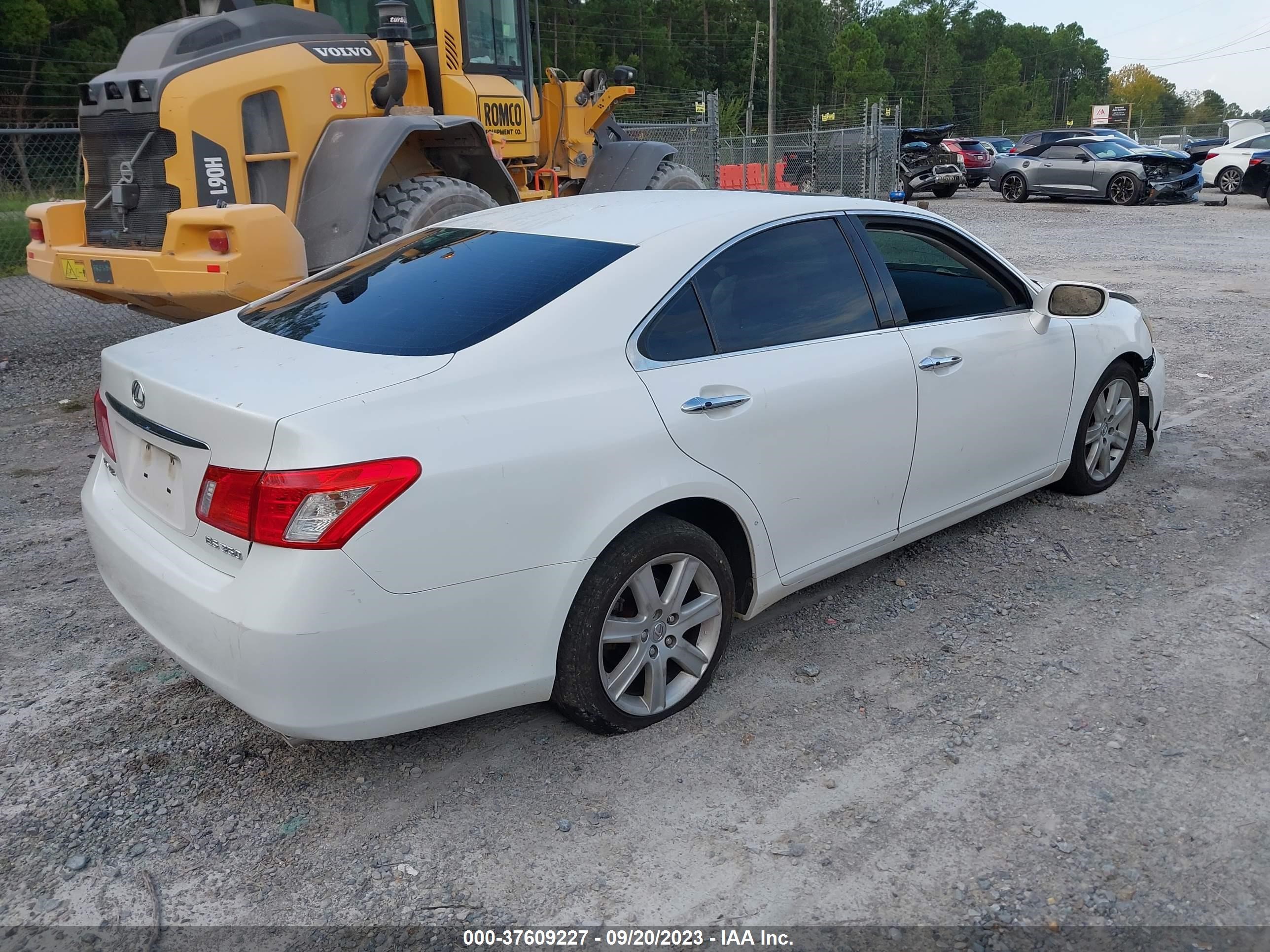 Photo 3 VIN: JTHBJ46G182253683 - LEXUS ES 