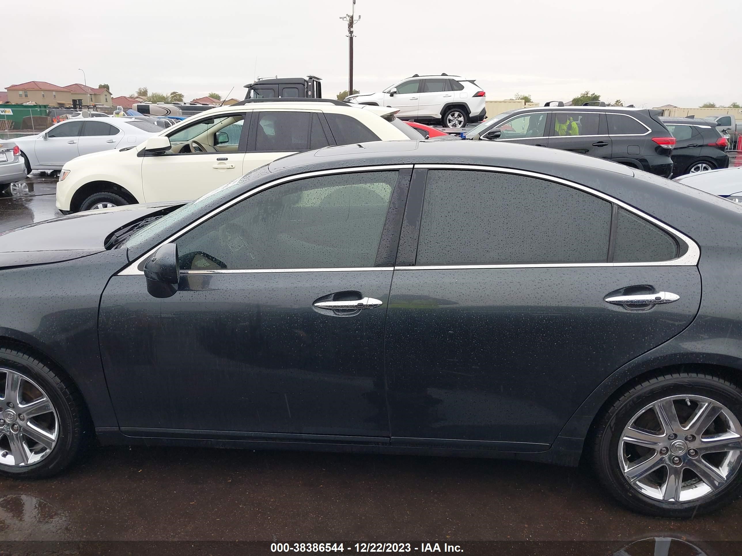 Photo 13 VIN: JTHBJ46G182272489 - LEXUS ES 