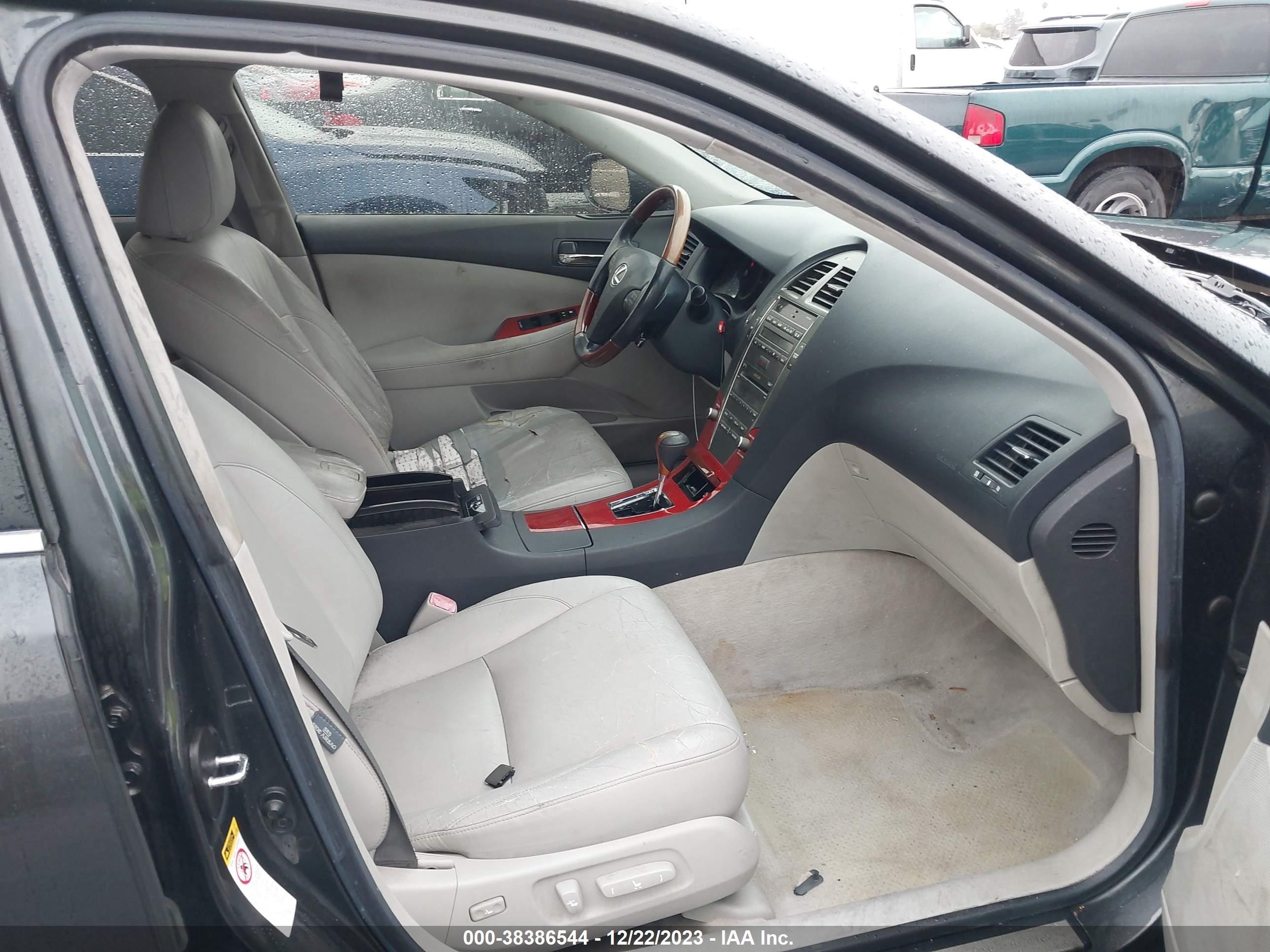 Photo 4 VIN: JTHBJ46G182272489 - LEXUS ES 