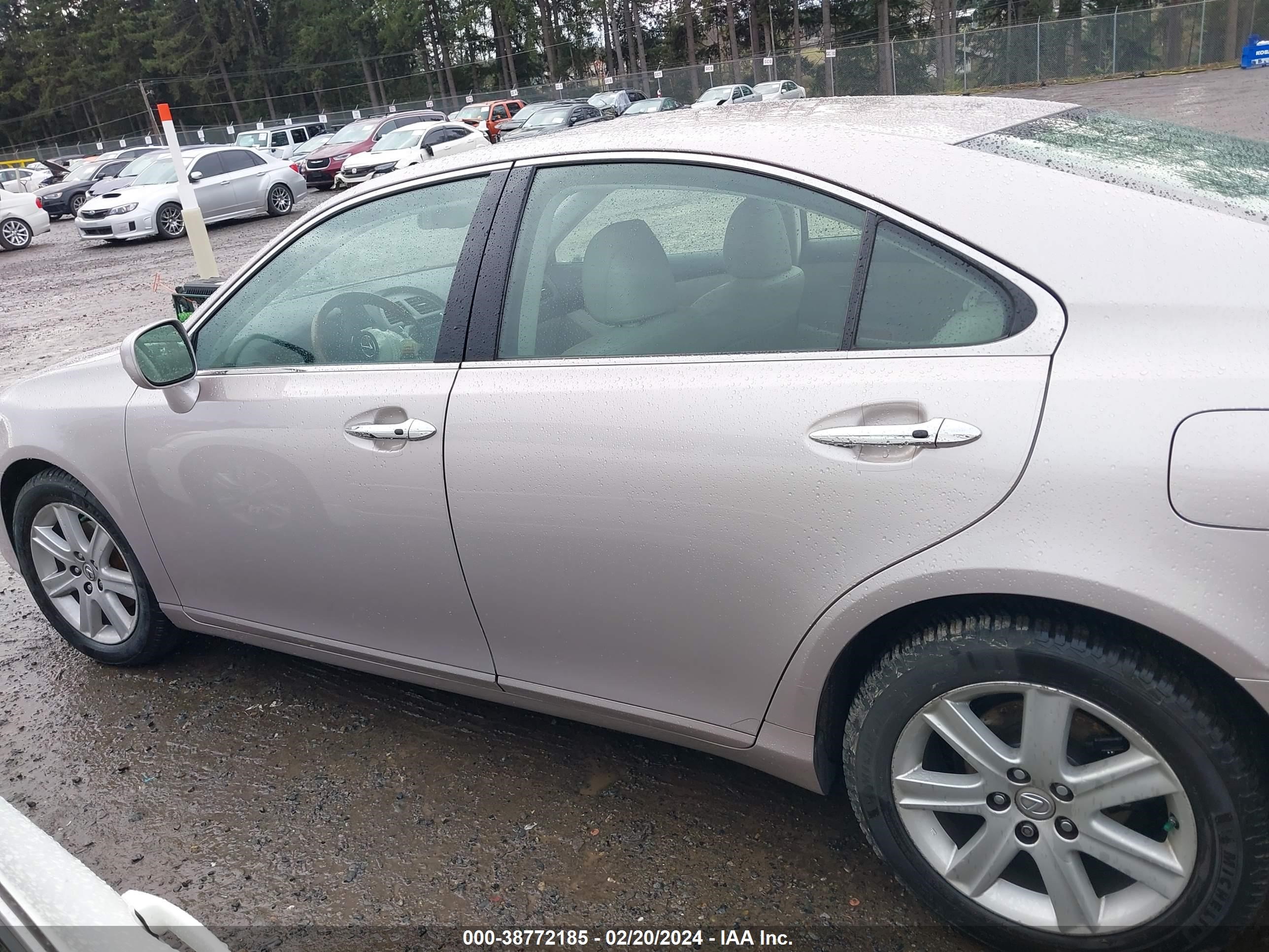 Photo 13 VIN: JTHBJ46G272009684 - LEXUS ES 