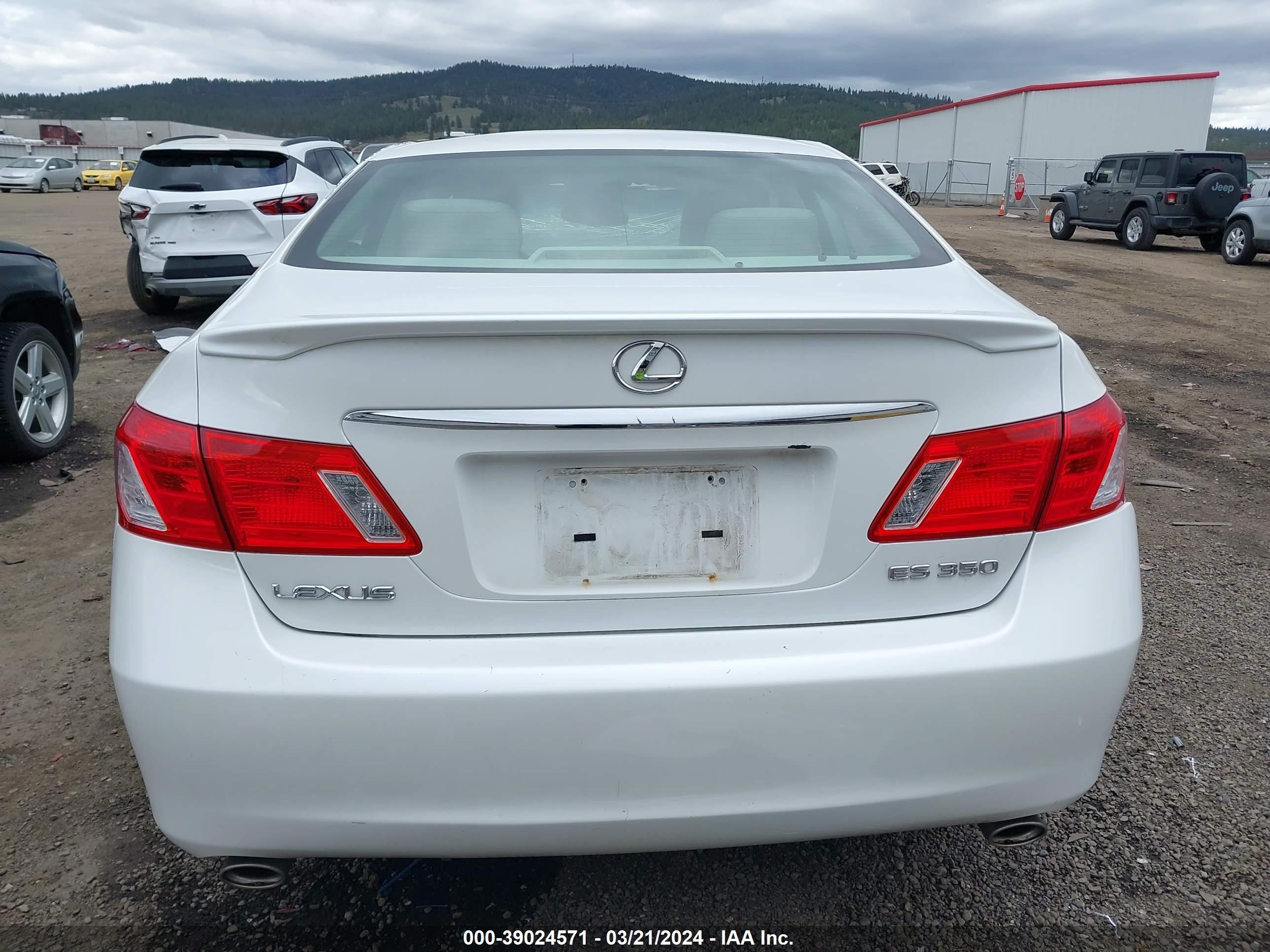 Photo 16 VIN: JTHBJ46G272134684 - LEXUS ES 