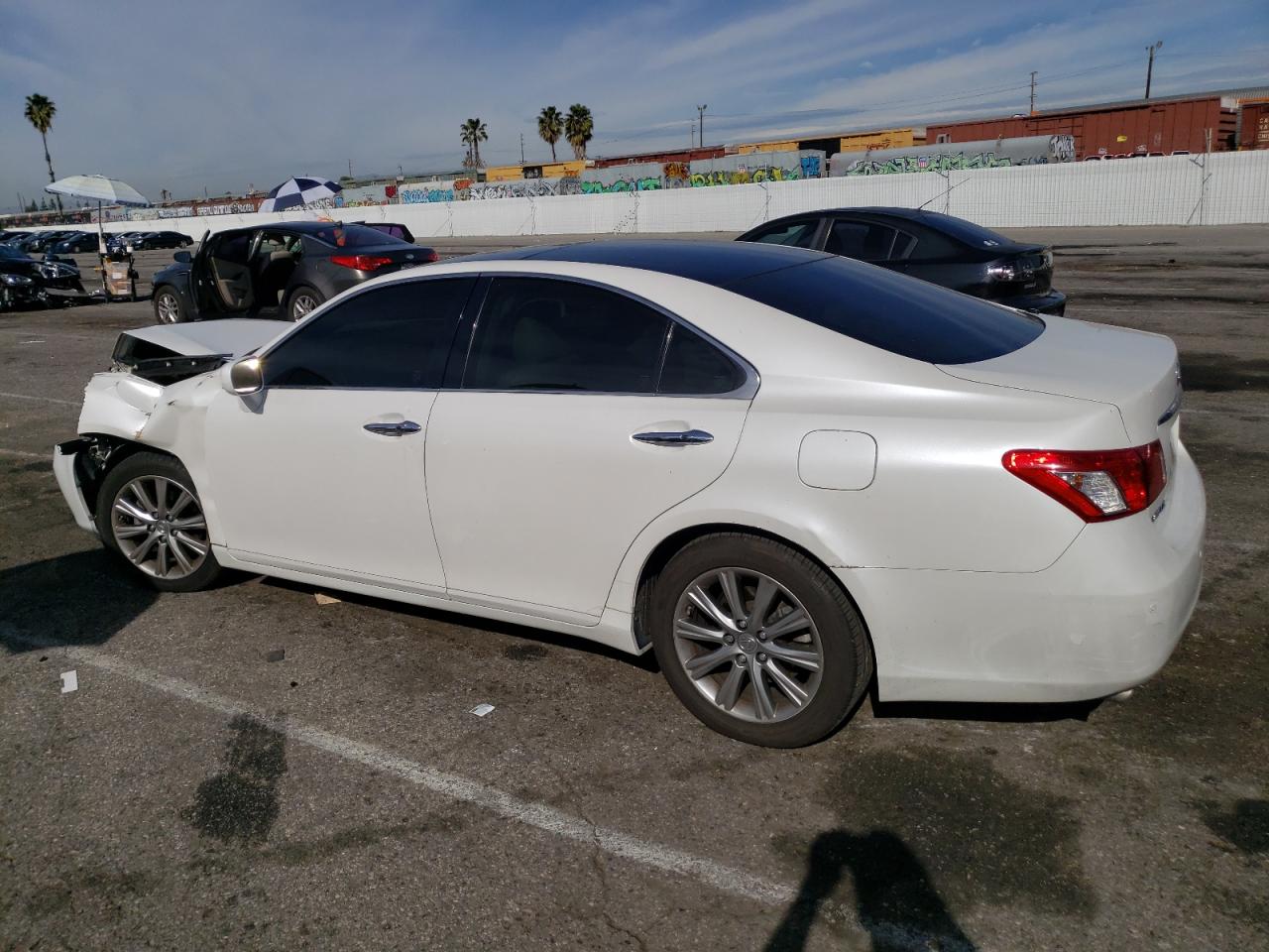 Photo 1 VIN: JTHBJ46G282181781 - LEXUS ES 