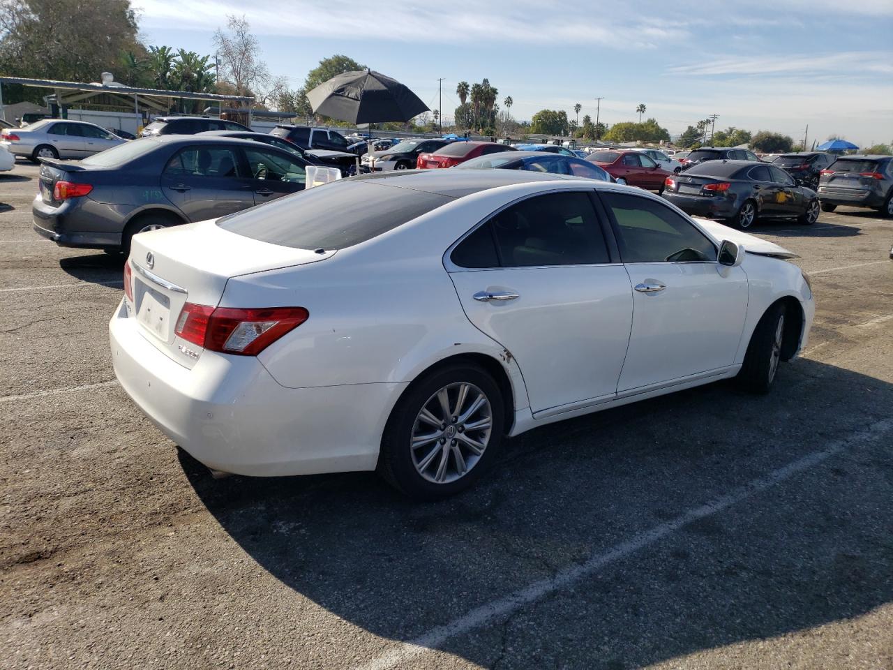 Photo 2 VIN: JTHBJ46G282181781 - LEXUS ES 