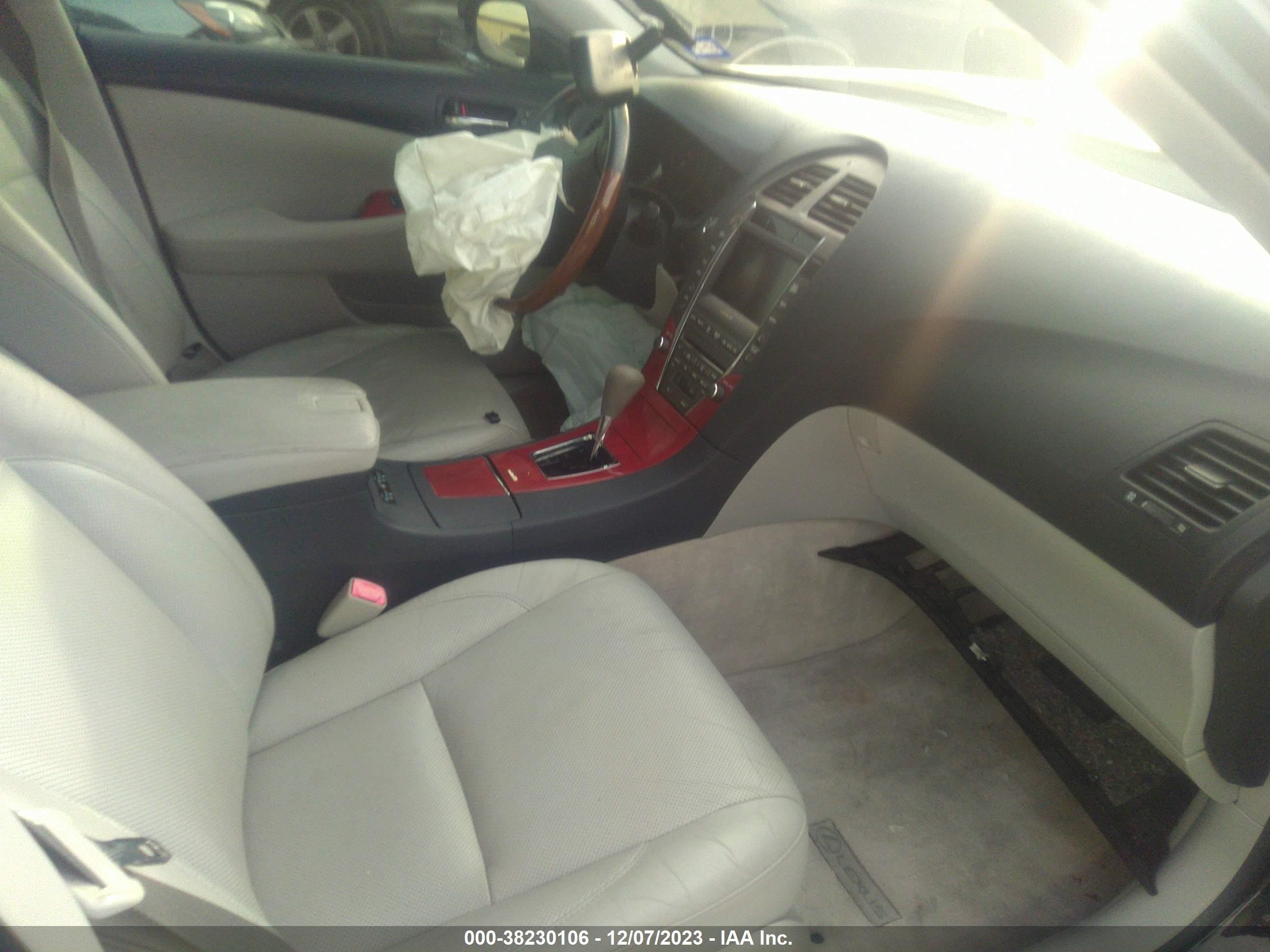 Photo 4 VIN: JTHBJ46G282243048 - LEXUS ES 