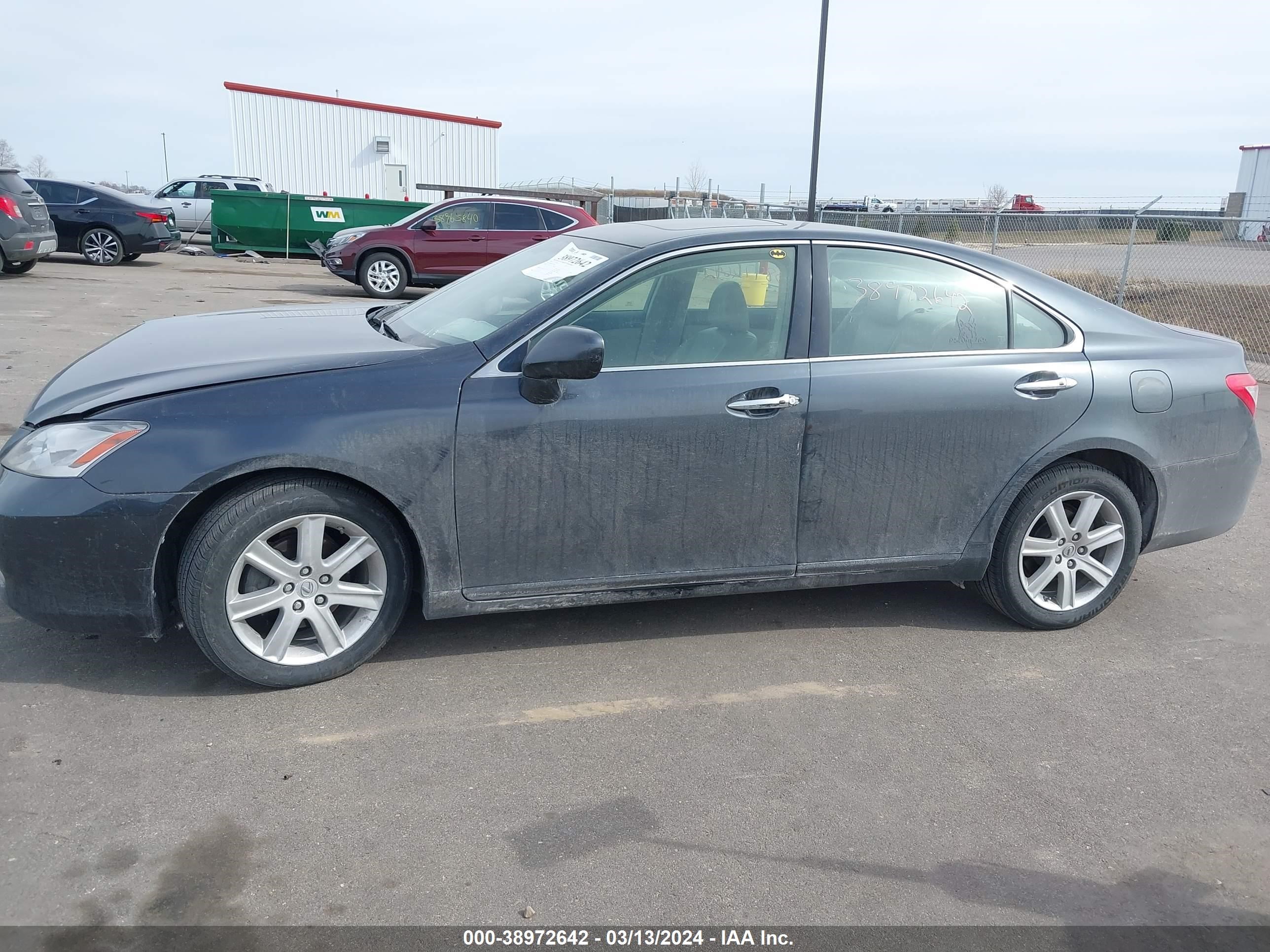 Photo 13 VIN: JTHBJ46G372027661 - LEXUS ES 