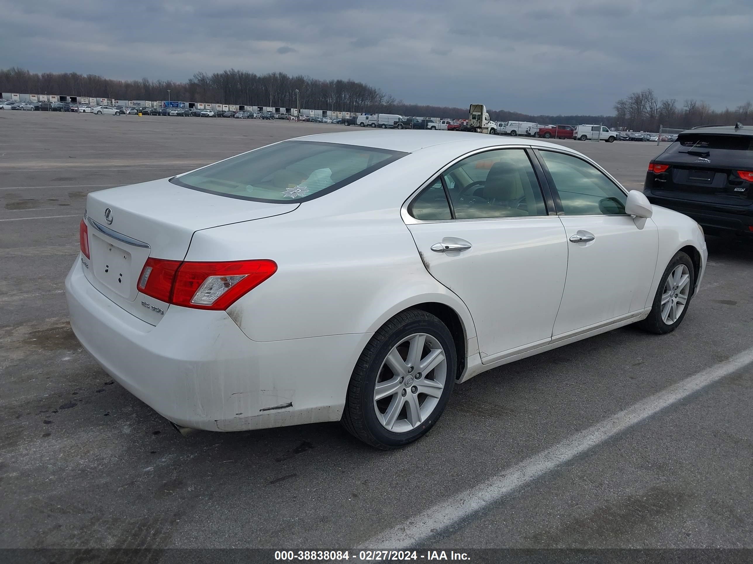 Photo 3 VIN: JTHBJ46G372096558 - LEXUS ES 