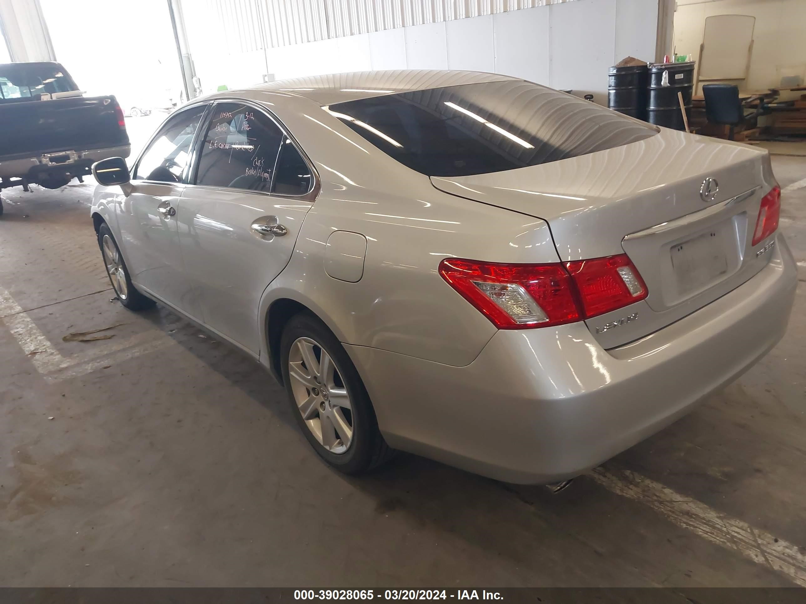 Photo 2 VIN: JTHBJ46G372114718 - LEXUS ES 