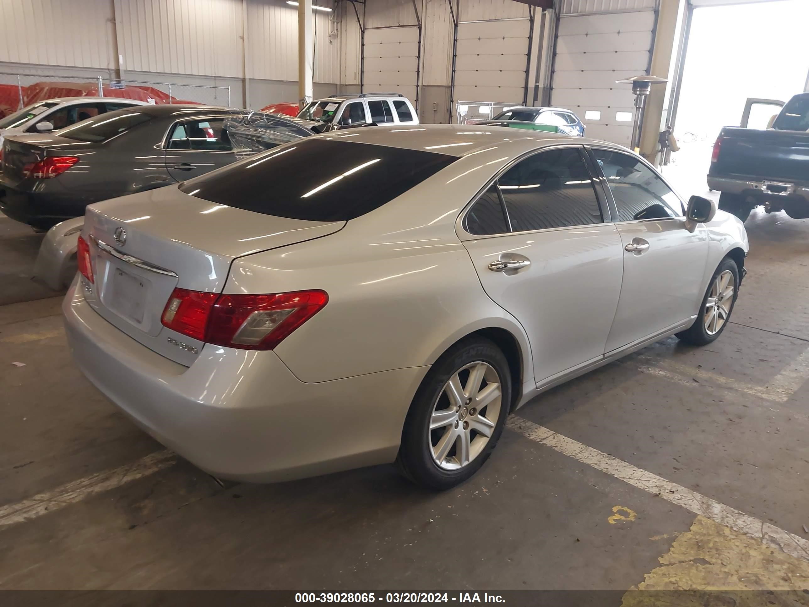 Photo 3 VIN: JTHBJ46G372114718 - LEXUS ES 