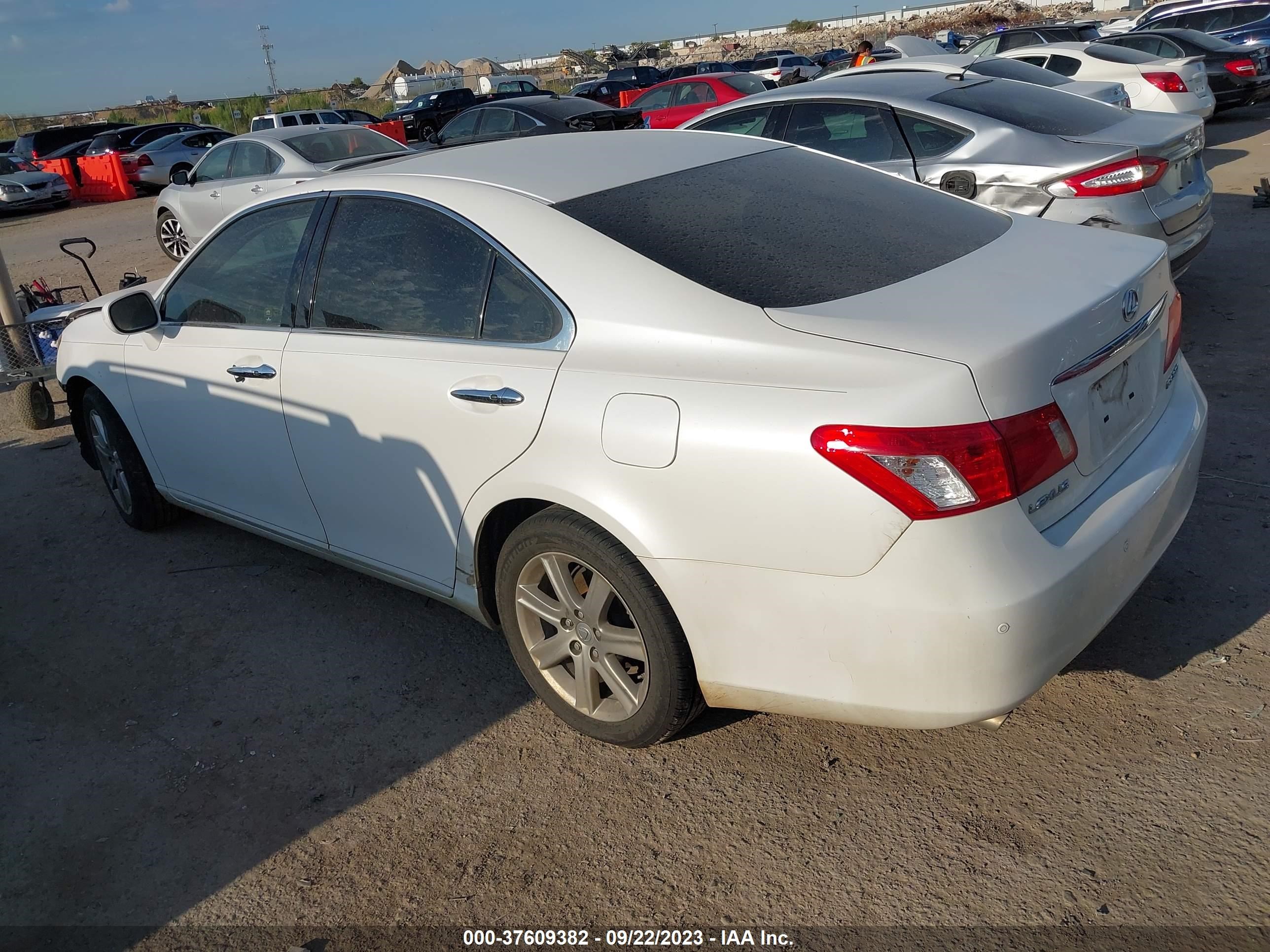 Photo 2 VIN: JTHBJ46G382165881 - LEXUS ES 