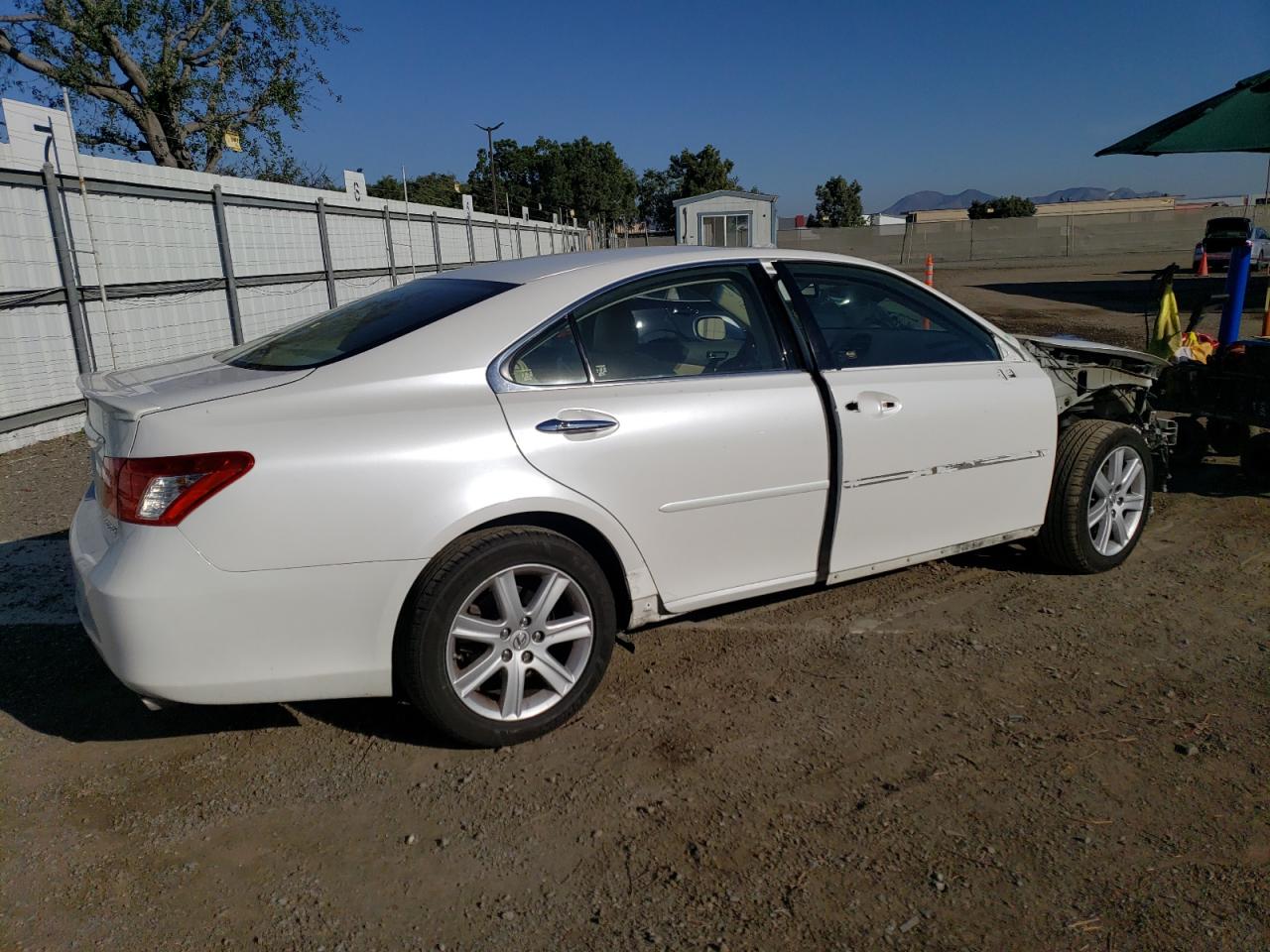 Photo 2 VIN: JTHBJ46G382187167 - LEXUS ES 