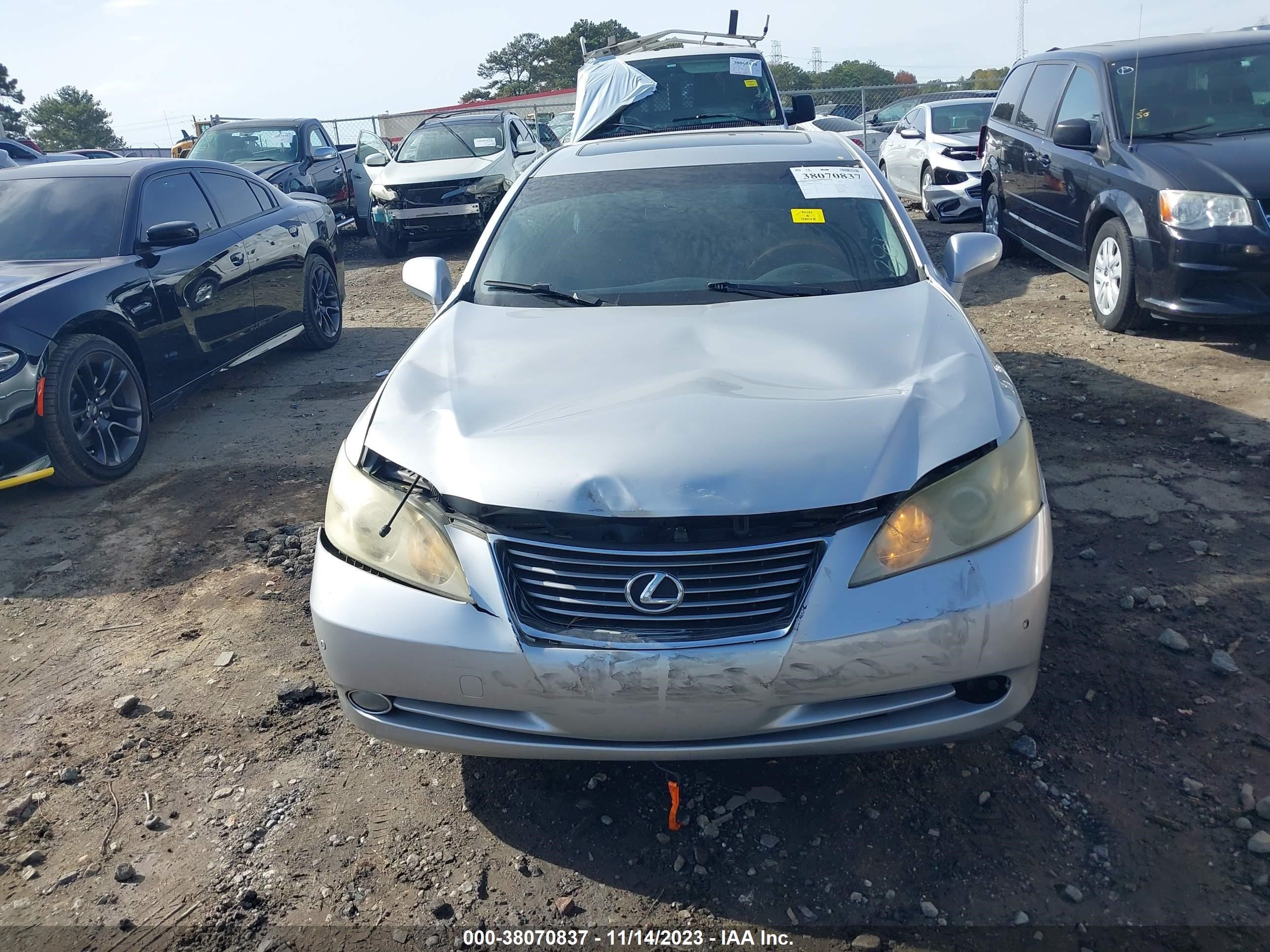 Photo 11 VIN: JTHBJ46G382248890 - LEXUS ES 