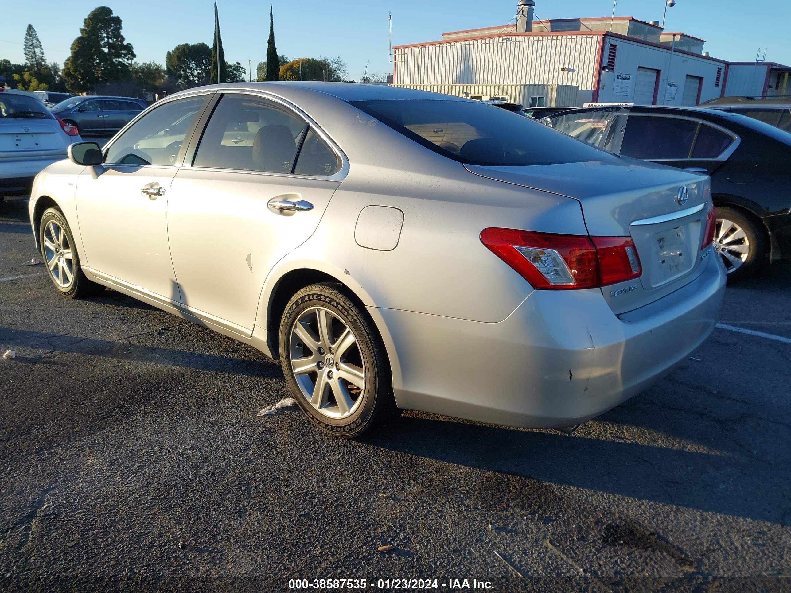 Photo 2 VIN: JTHBJ46G382267844 - LEXUS ES 