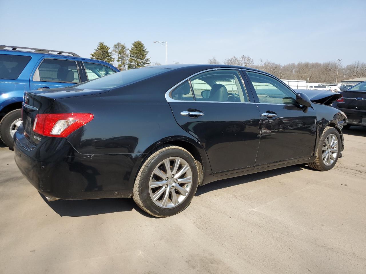 Photo 2 VIN: JTHBJ46G472045652 - LEXUS ES 