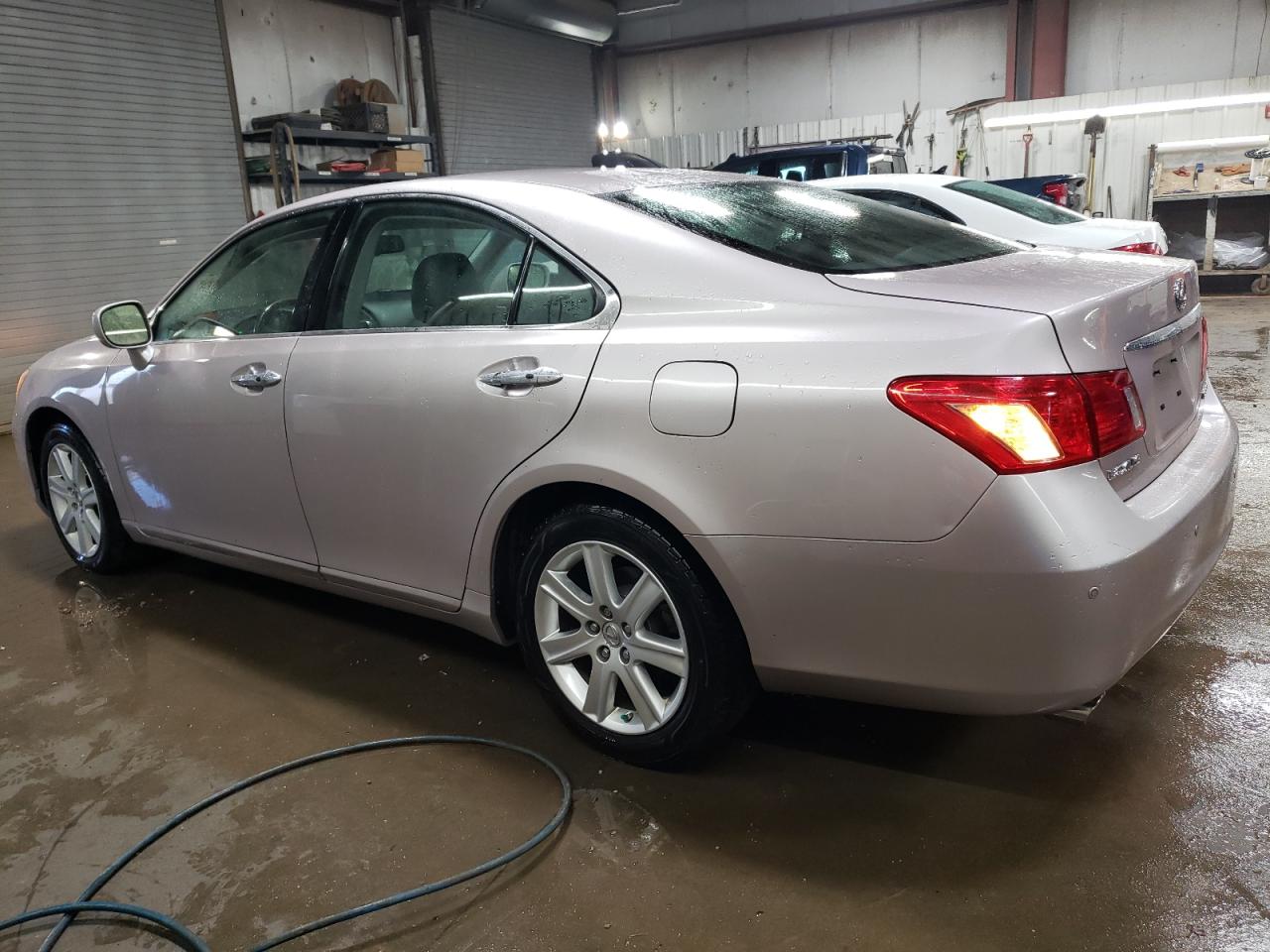 Photo 1 VIN: JTHBJ46G472062533 - LEXUS ES 