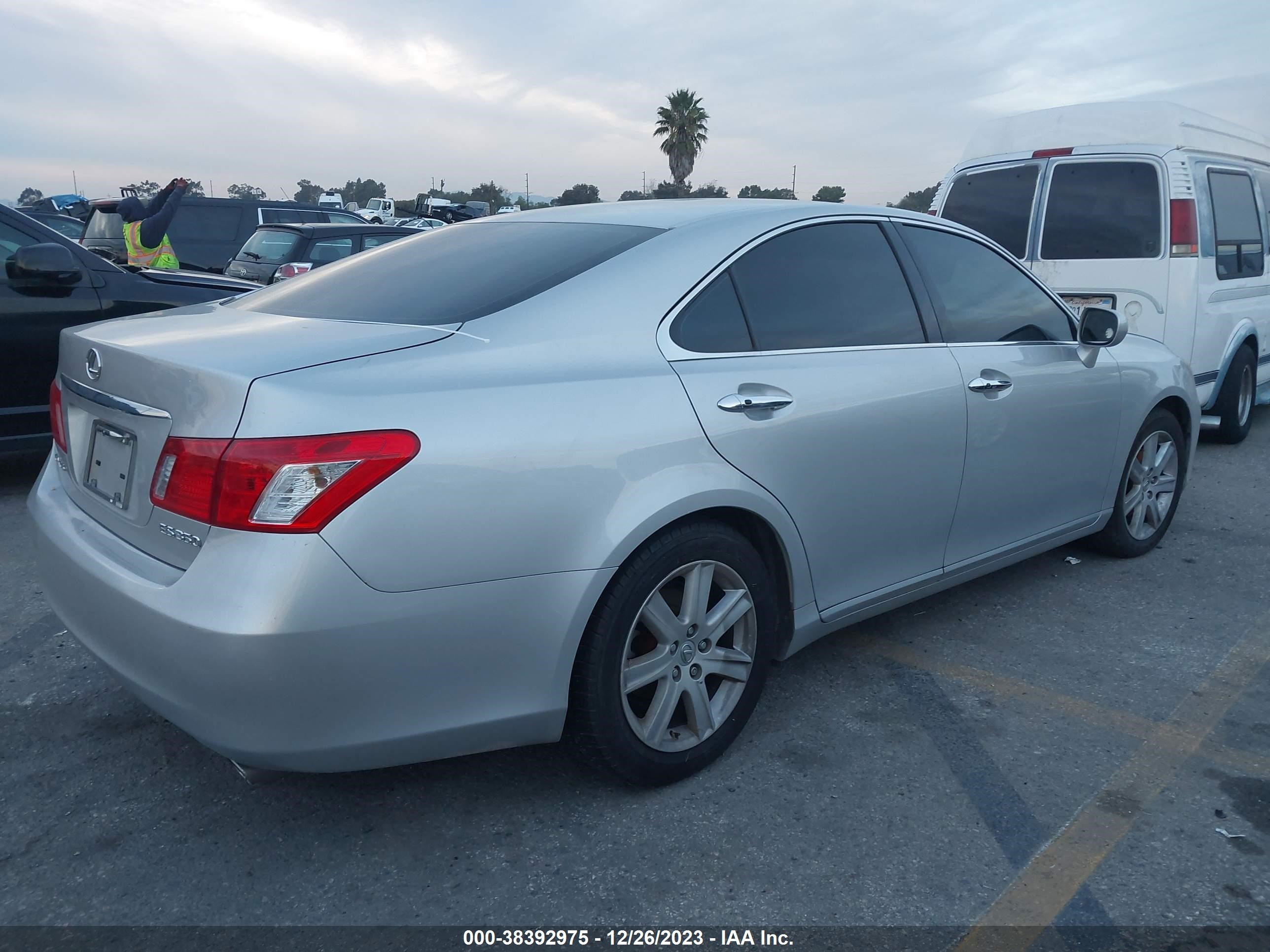 Photo 3 VIN: JTHBJ46G482160852 - LEXUS ES 