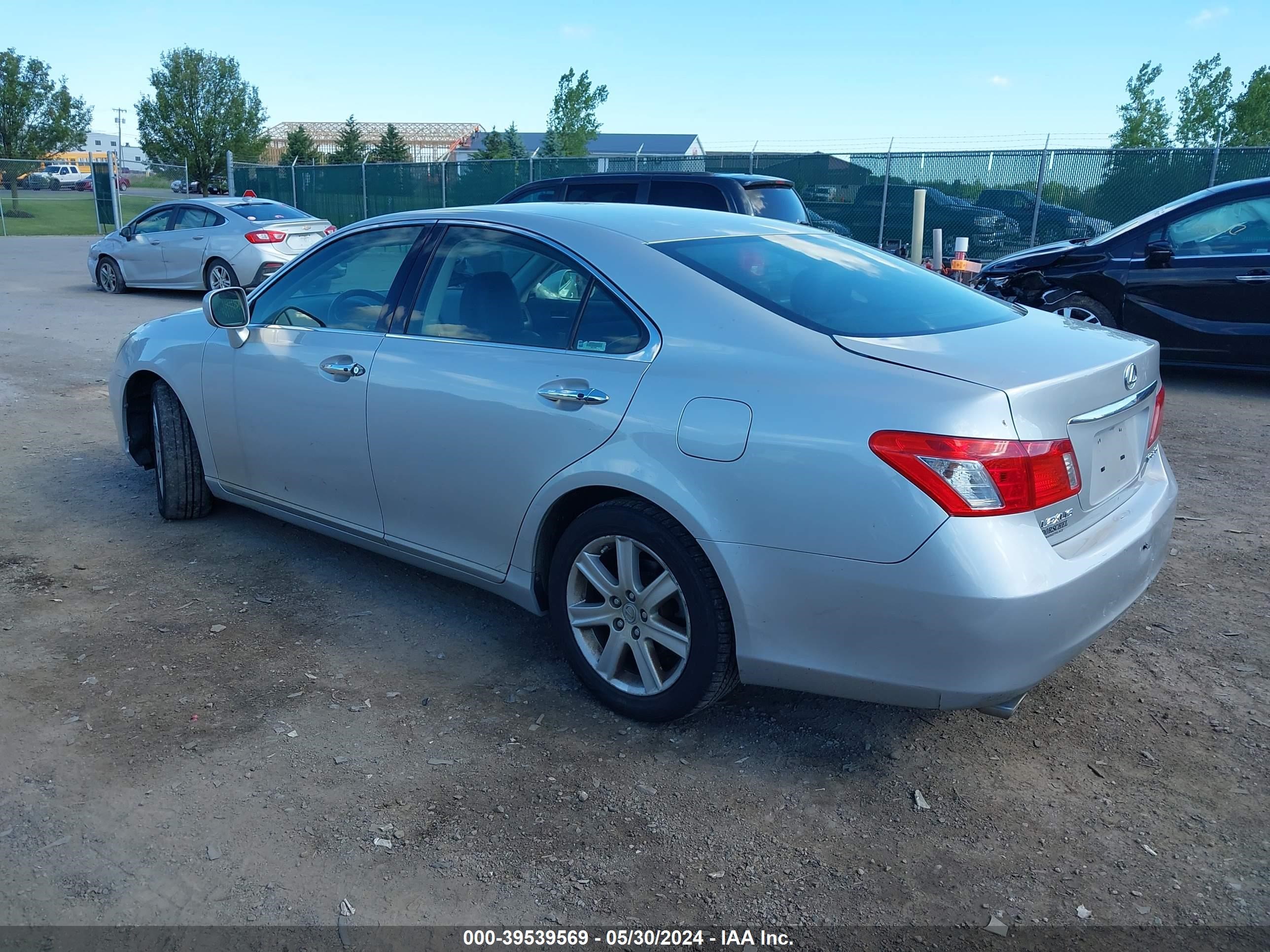 Photo 2 VIN: JTHBJ46G572043991 - LEXUS ES 