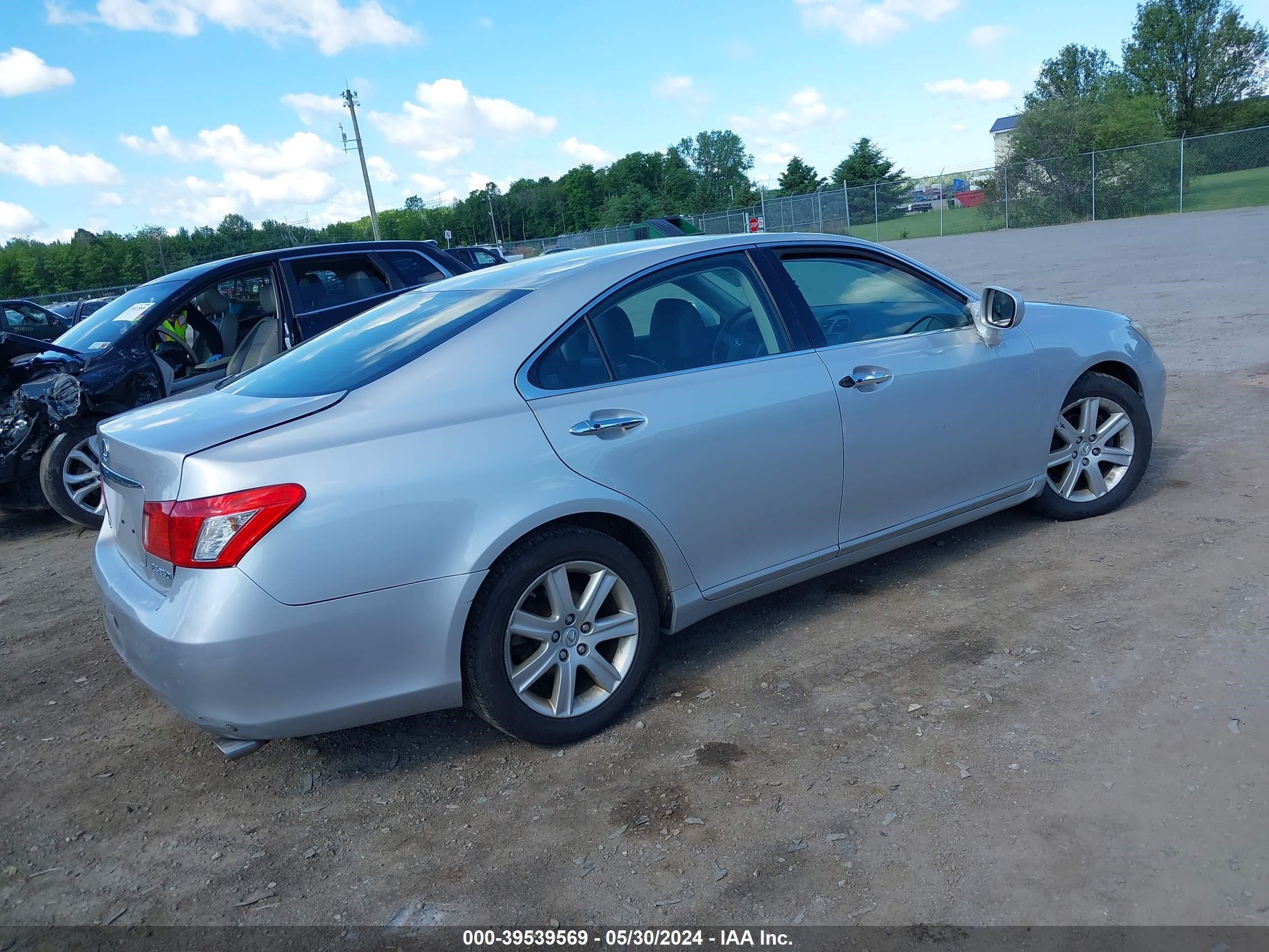 Photo 3 VIN: JTHBJ46G572043991 - LEXUS ES 