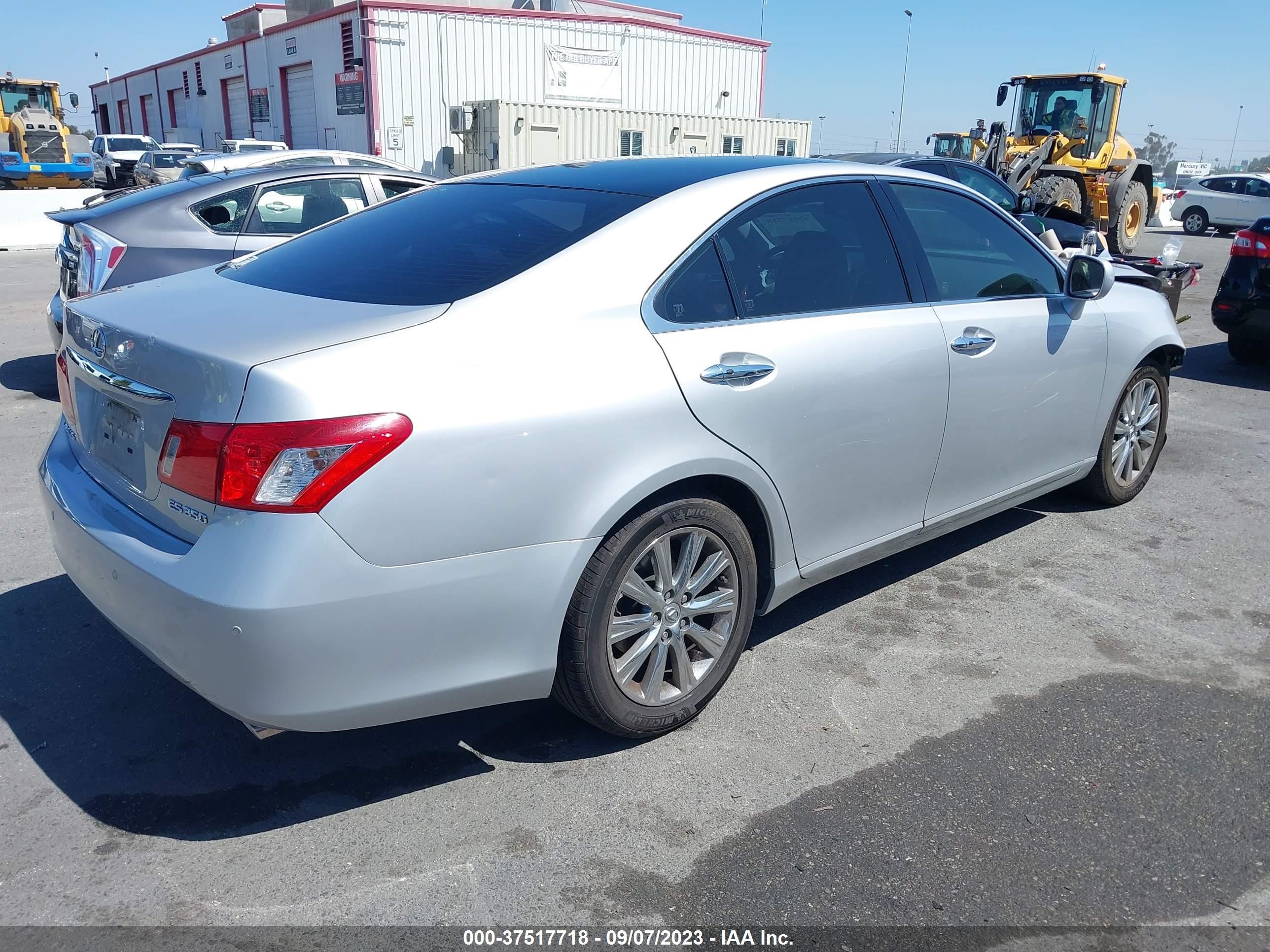 Photo 3 VIN: JTHBJ46G572064971 - LEXUS ES 