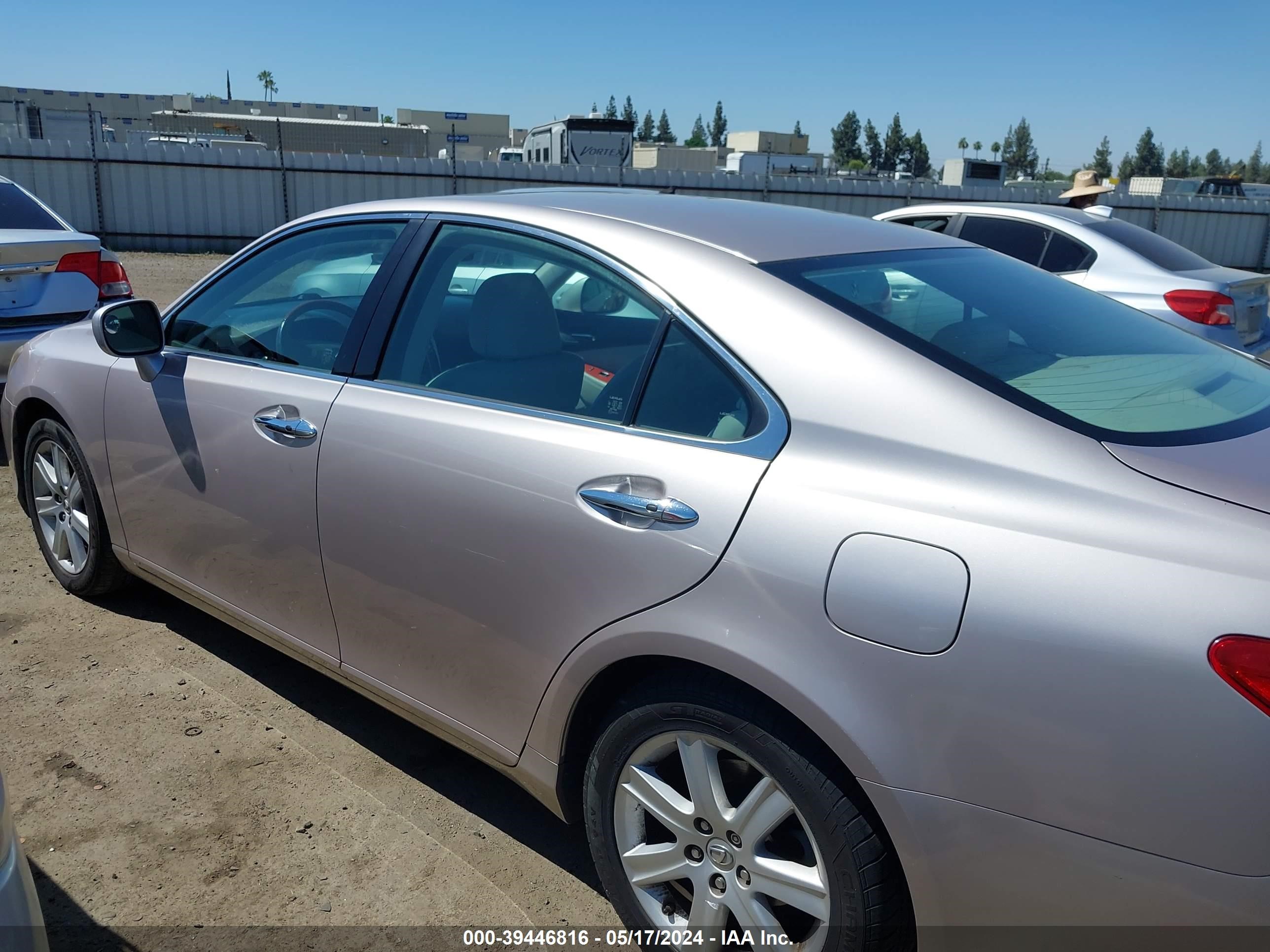 Photo 13 VIN: JTHBJ46G572124005 - LEXUS ES 