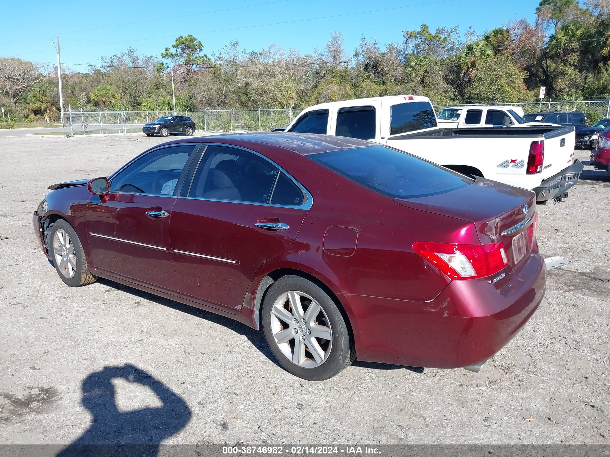 Photo 2 VIN: JTHBJ46G582157071 - LEXUS ES 