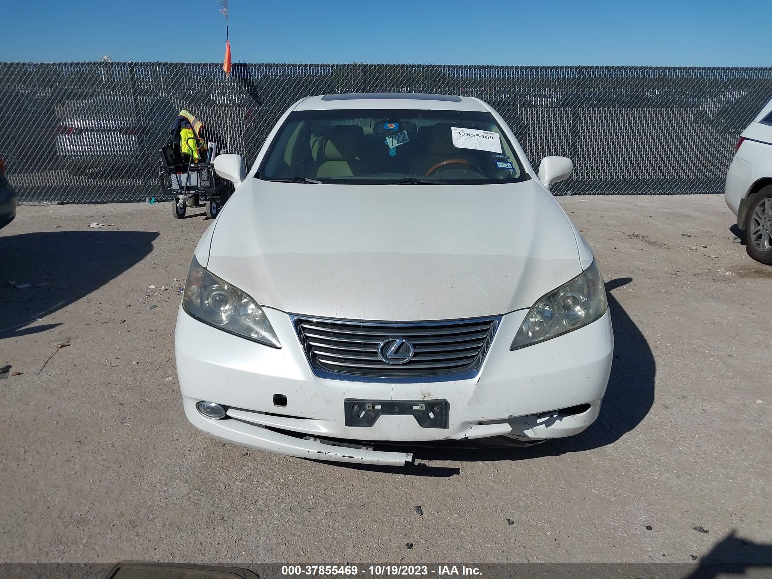 Photo 11 VIN: JTHBJ46G582168703 - LEXUS ES 