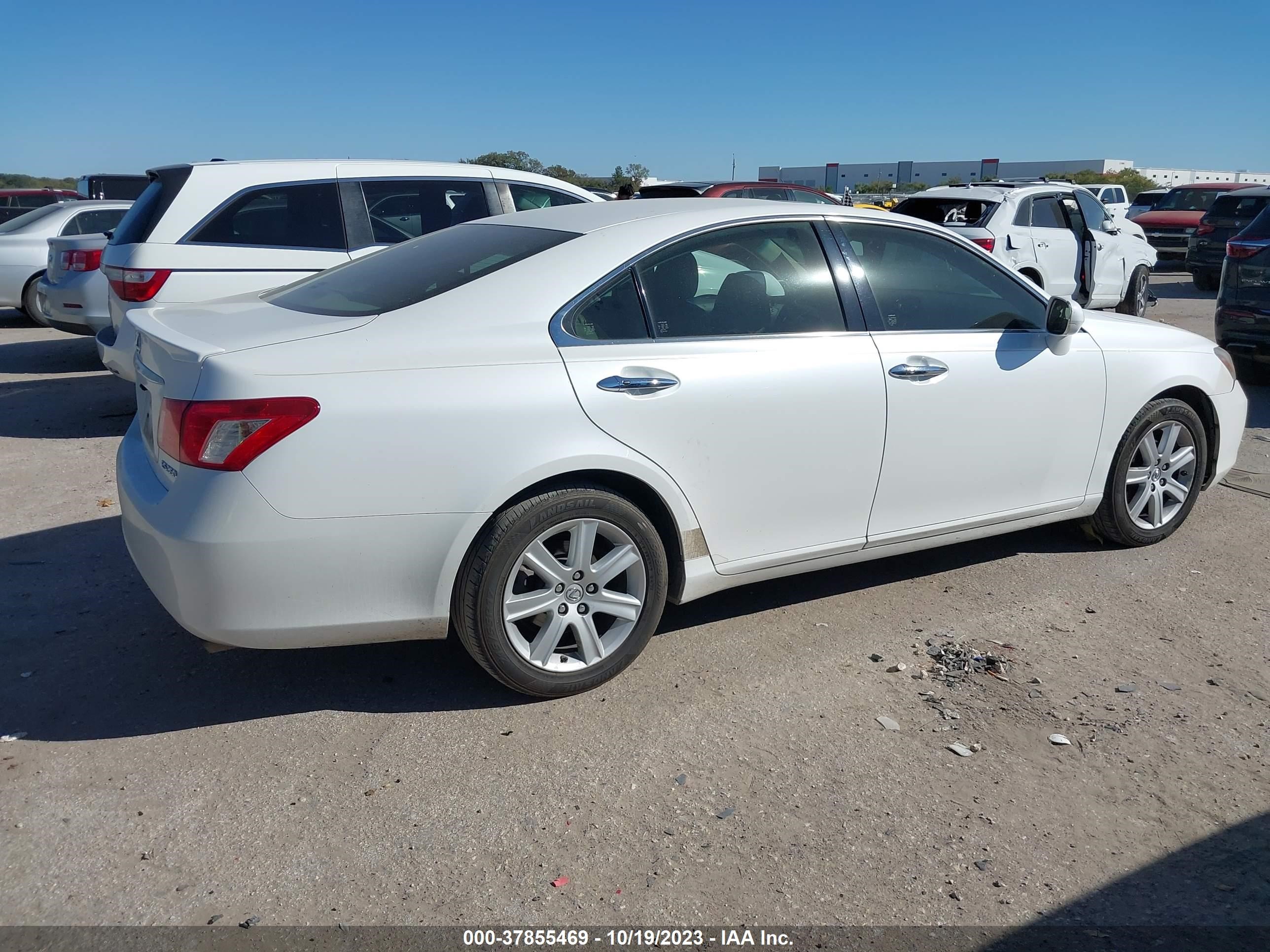 Photo 3 VIN: JTHBJ46G582168703 - LEXUS ES 