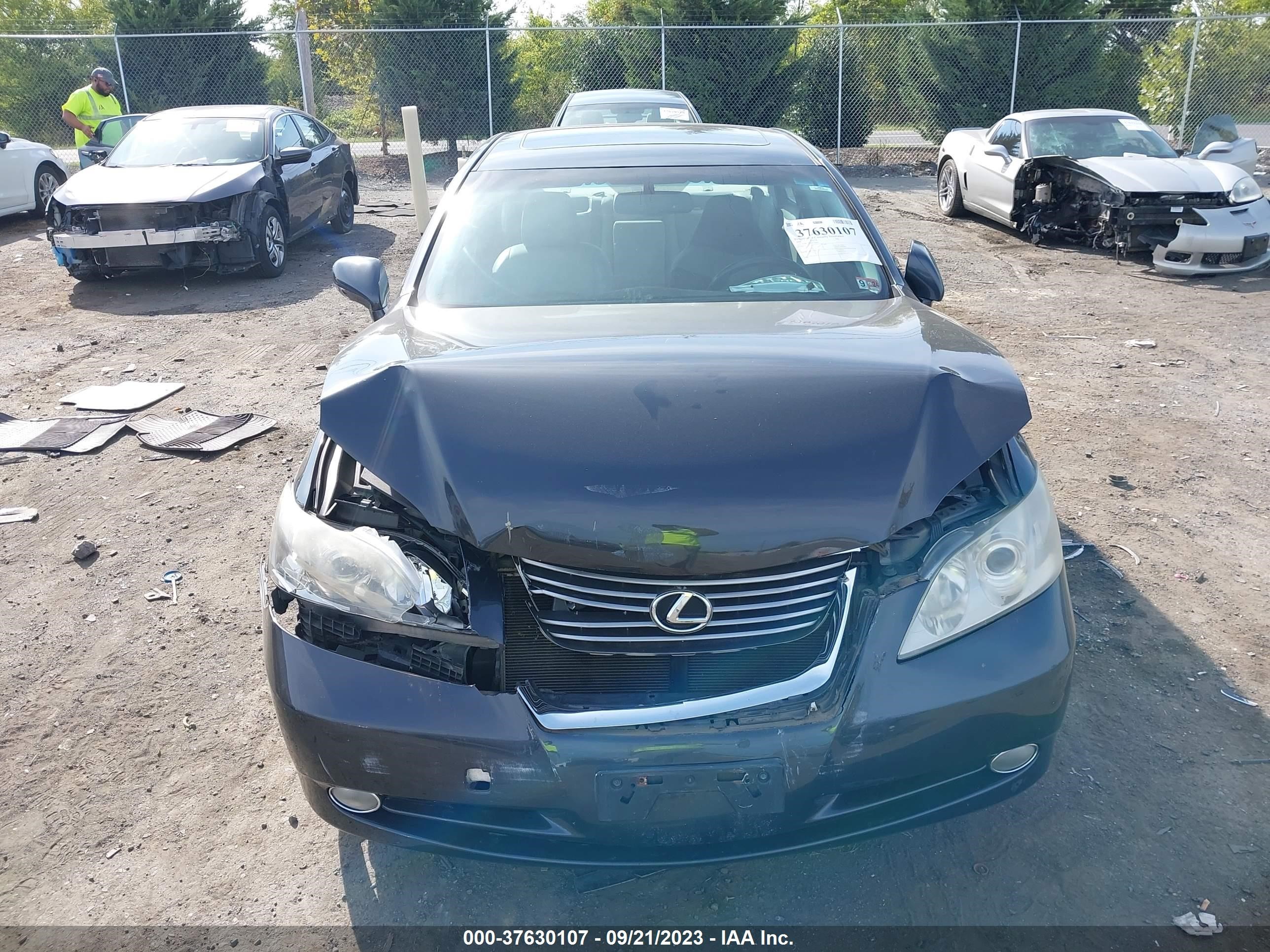 Photo 11 VIN: JTHBJ46G582196663 - LEXUS ES 