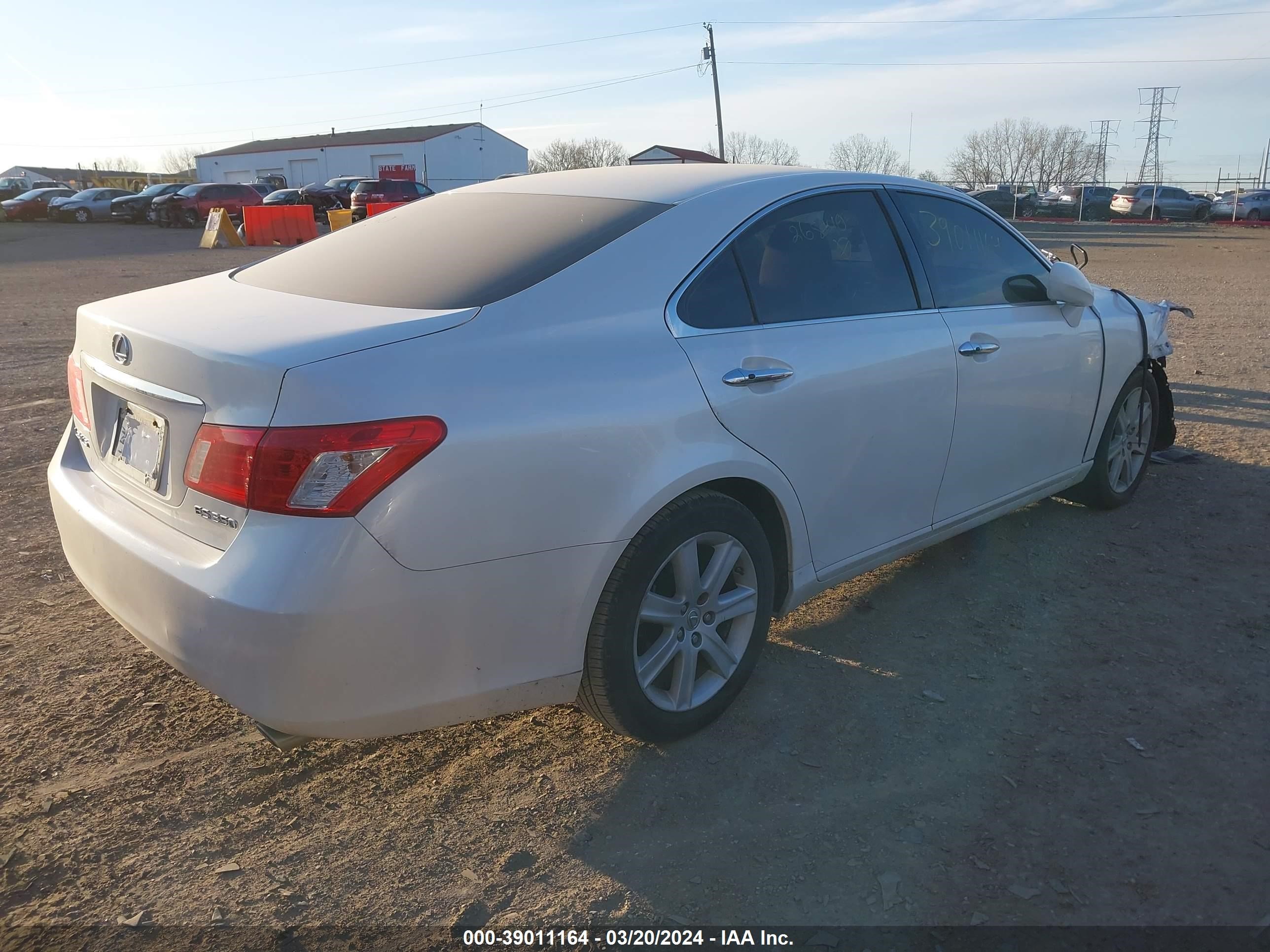 Photo 3 VIN: JTHBJ46G582268140 - LEXUS ES 