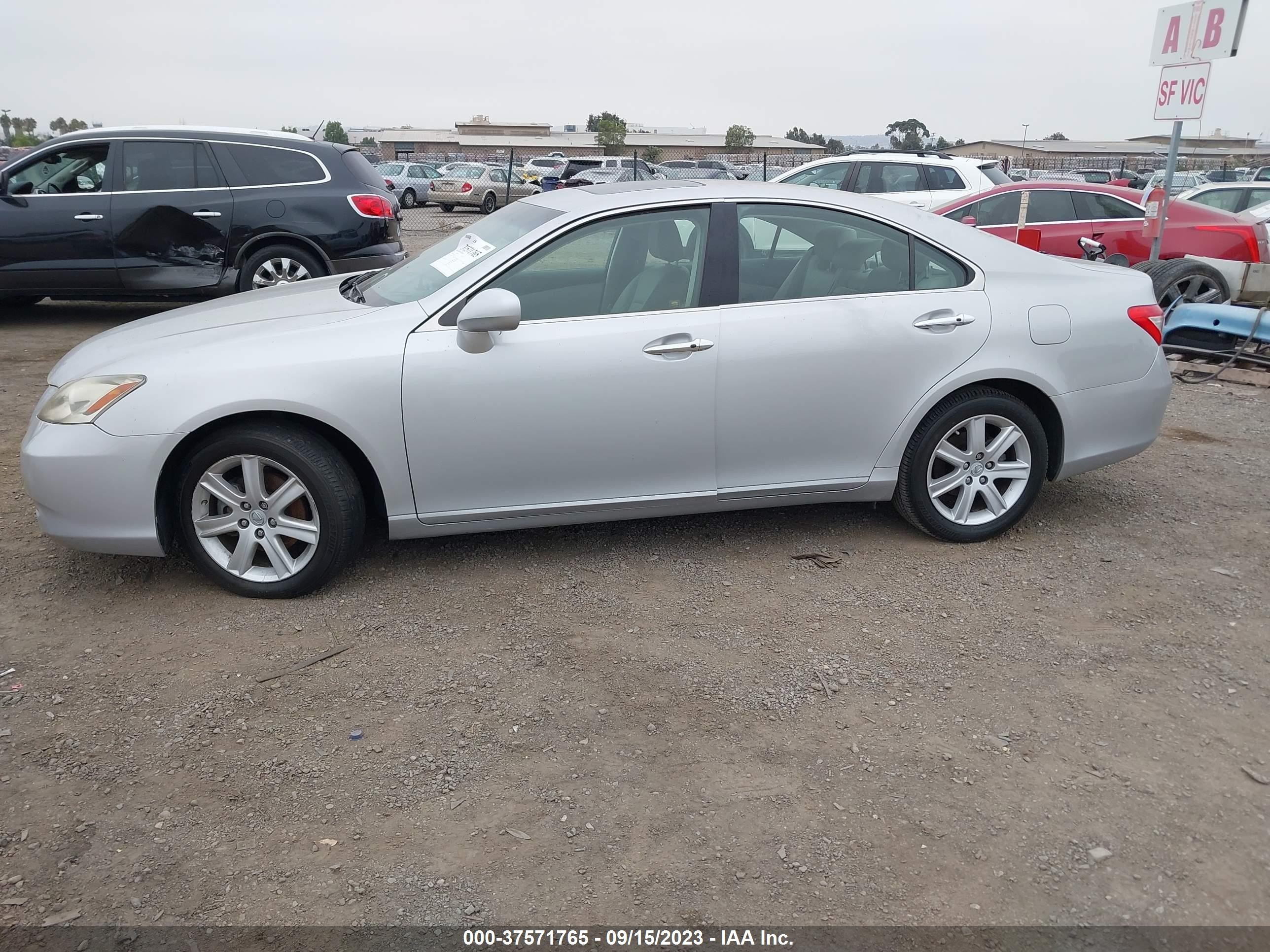 Photo 12 VIN: JTHBJ46G682175126 - LEXUS ES 