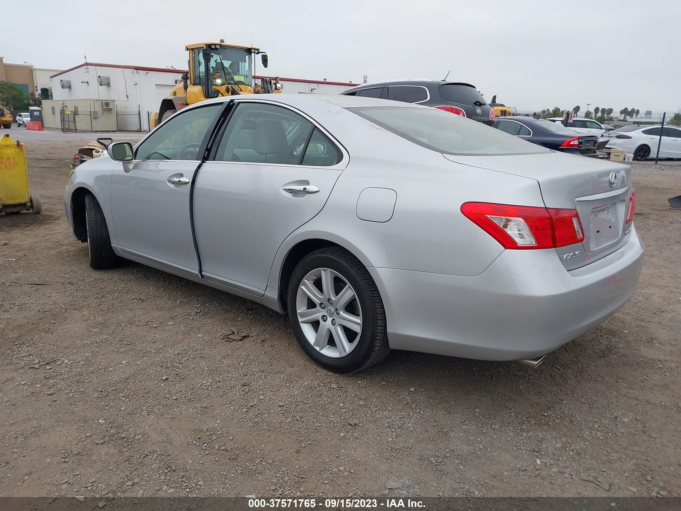 Photo 2 VIN: JTHBJ46G682175126 - LEXUS ES 