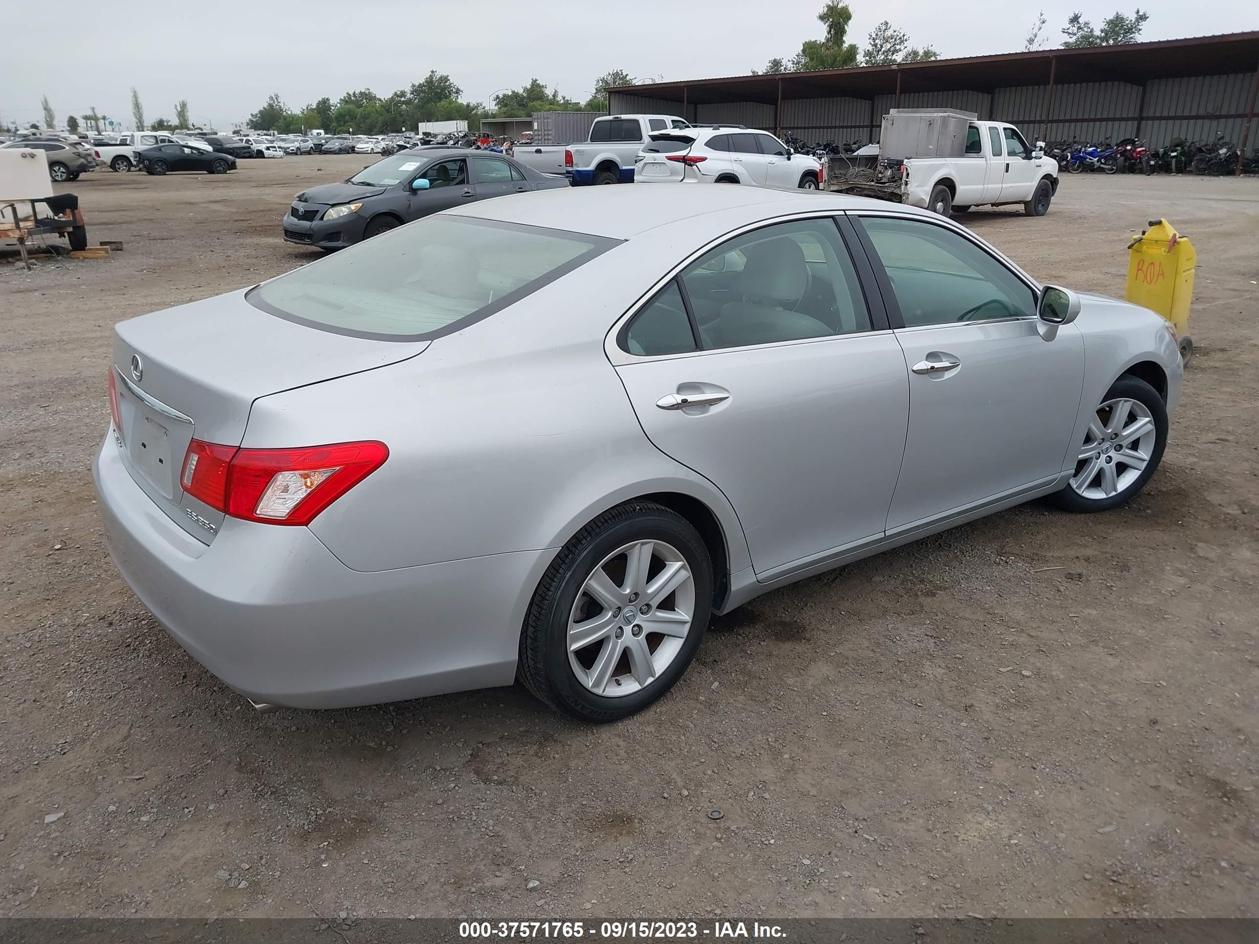 Photo 3 VIN: JTHBJ46G682175126 - LEXUS ES 